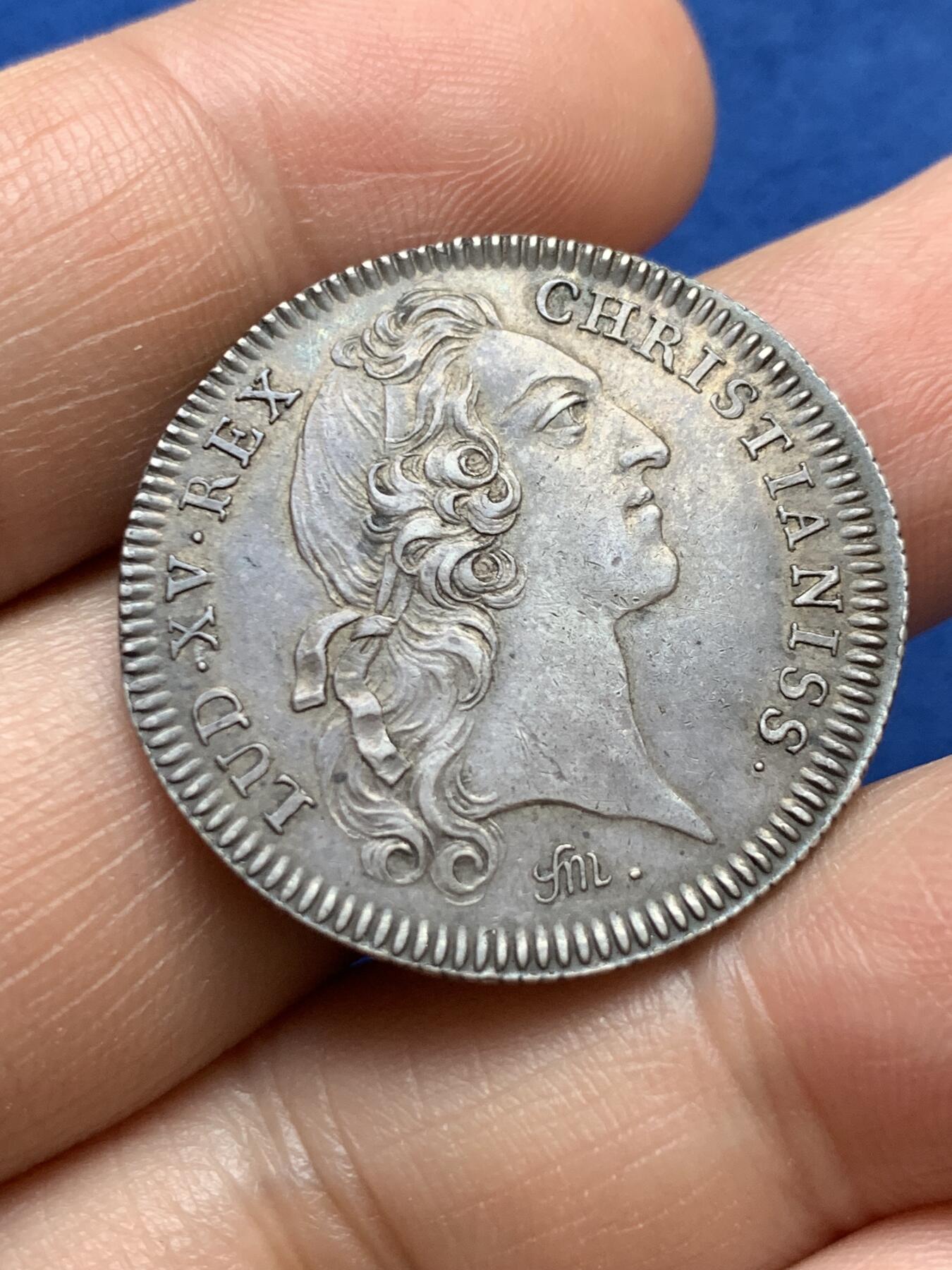 《竞宝斋》第375场 周日，周一，周二 3场连拍 （全场包邮） 法国1734年皇家财政部圆形银质jeton，屠龙者圣乔治手持大宝剑与金羊毛，10.2g，29.6mm