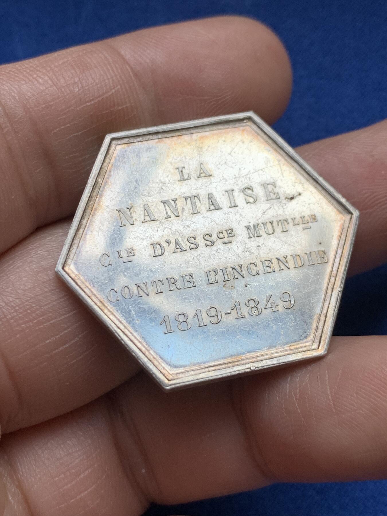 《竞宝斋》第375场 周日，周一，周二 3场连拍 （全场包邮） 1849年南特火灾保险银质代币，少见六边形，品相佳。31mm，11.6g