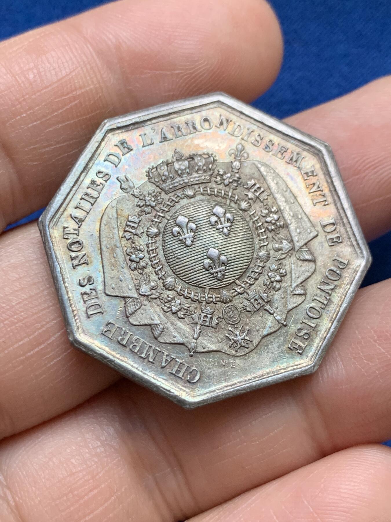 《竞宝斋》第375场 周日，周一，周二 3场连拍 （全场包邮） 法国JETON银质八角，蓬图瓦兹的公证员，直径34.0毫米，克重16.55  边铭：早期光边原铸