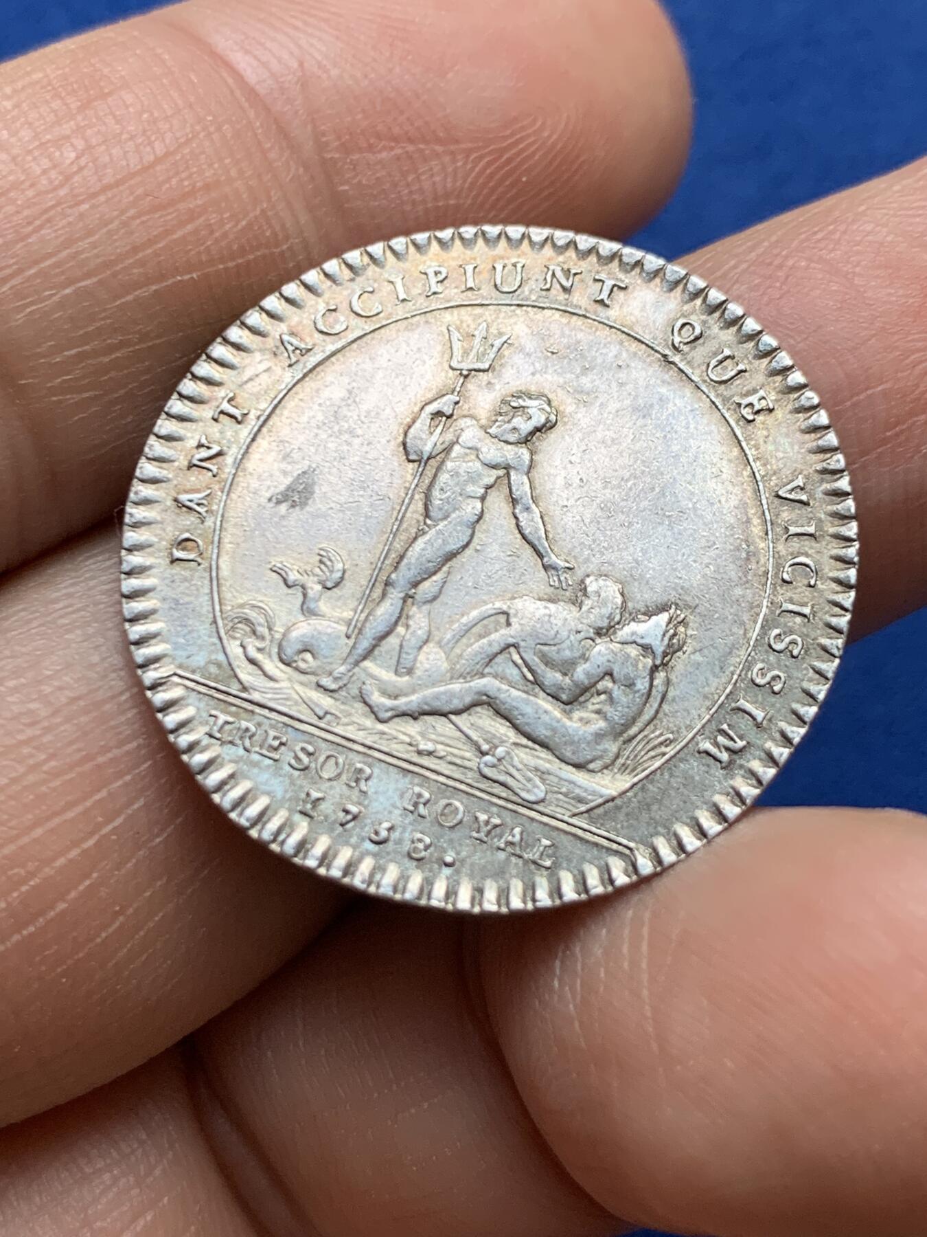 《竞宝斋》第375场 周日，周一，周二 3场连拍 （全场包邮） 法国路易十五头像皇家宝藏圆形银代币，海王脚踏海豚币，7.1g，28.5mm