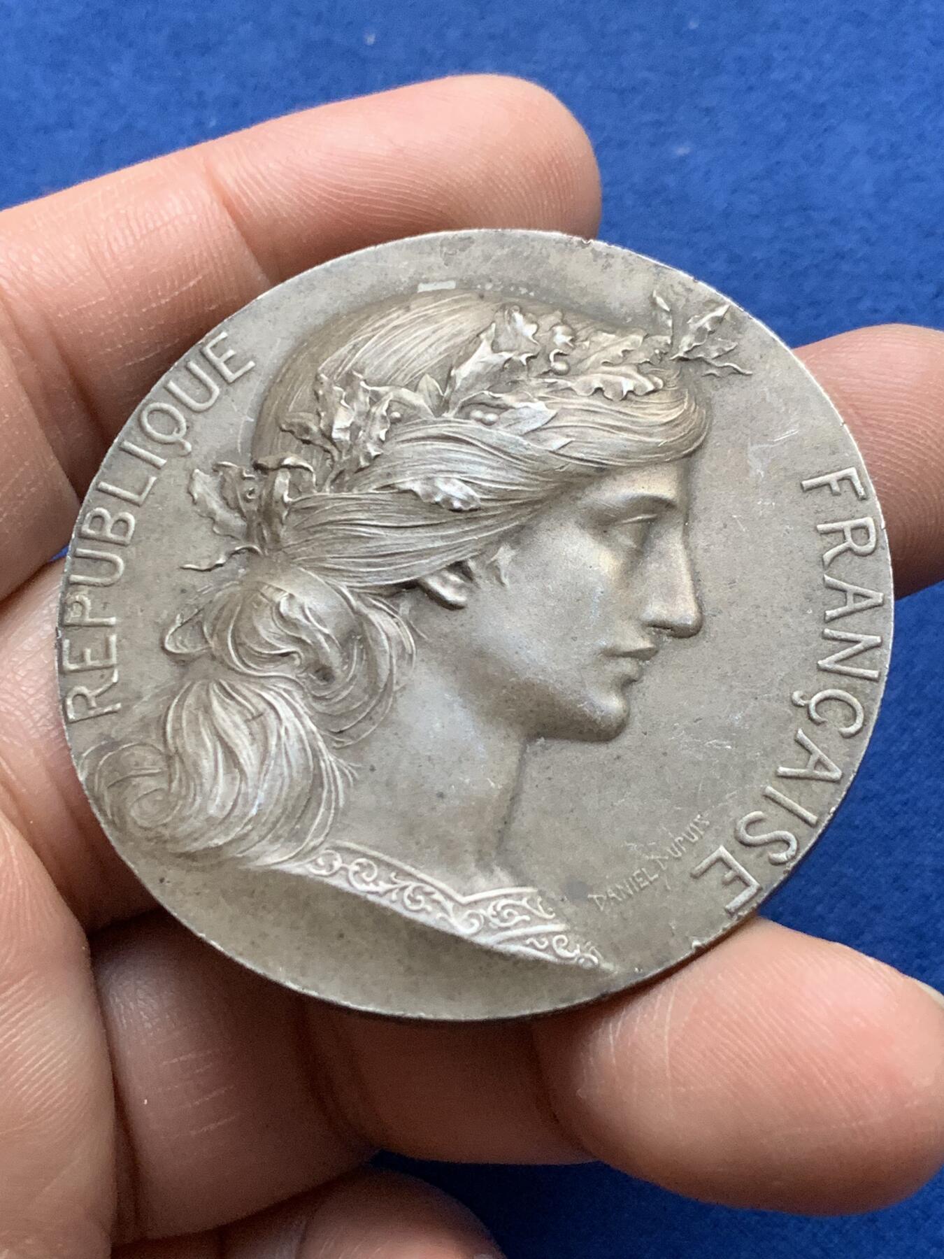 《竞宝斋》第375场 周日，周一，周二 3场连拍 （全场包邮） 法国战争部长颁发射击银章 丰饶角1银 带盒 65.1g 49.9mm