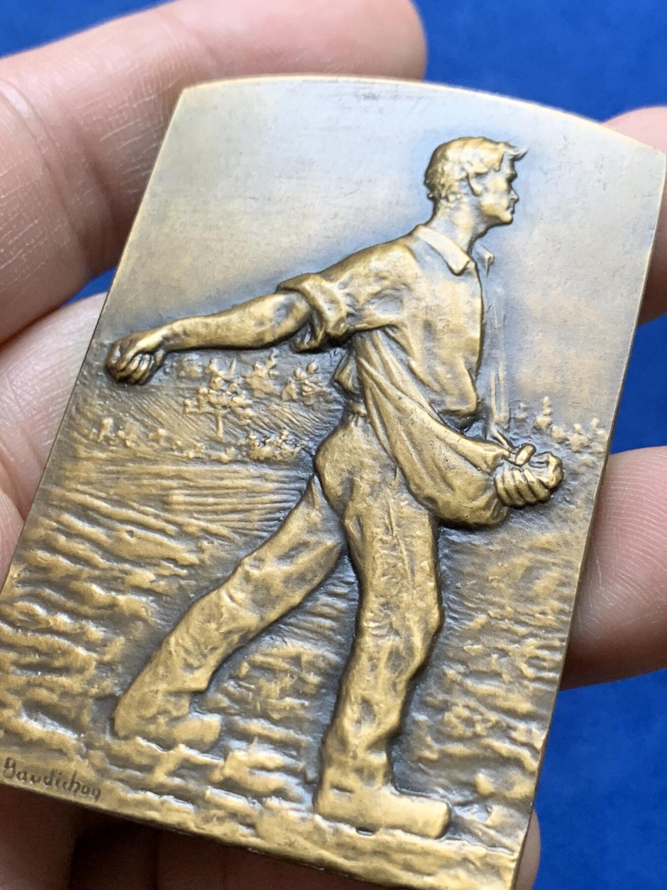 《竞宝斋》第375场 周日，周一，周二 3场连拍 （全场包邮） 名家Baudichon作播种农业方章 带盒 81.65g 41.8*63mm 丰饶角铜标