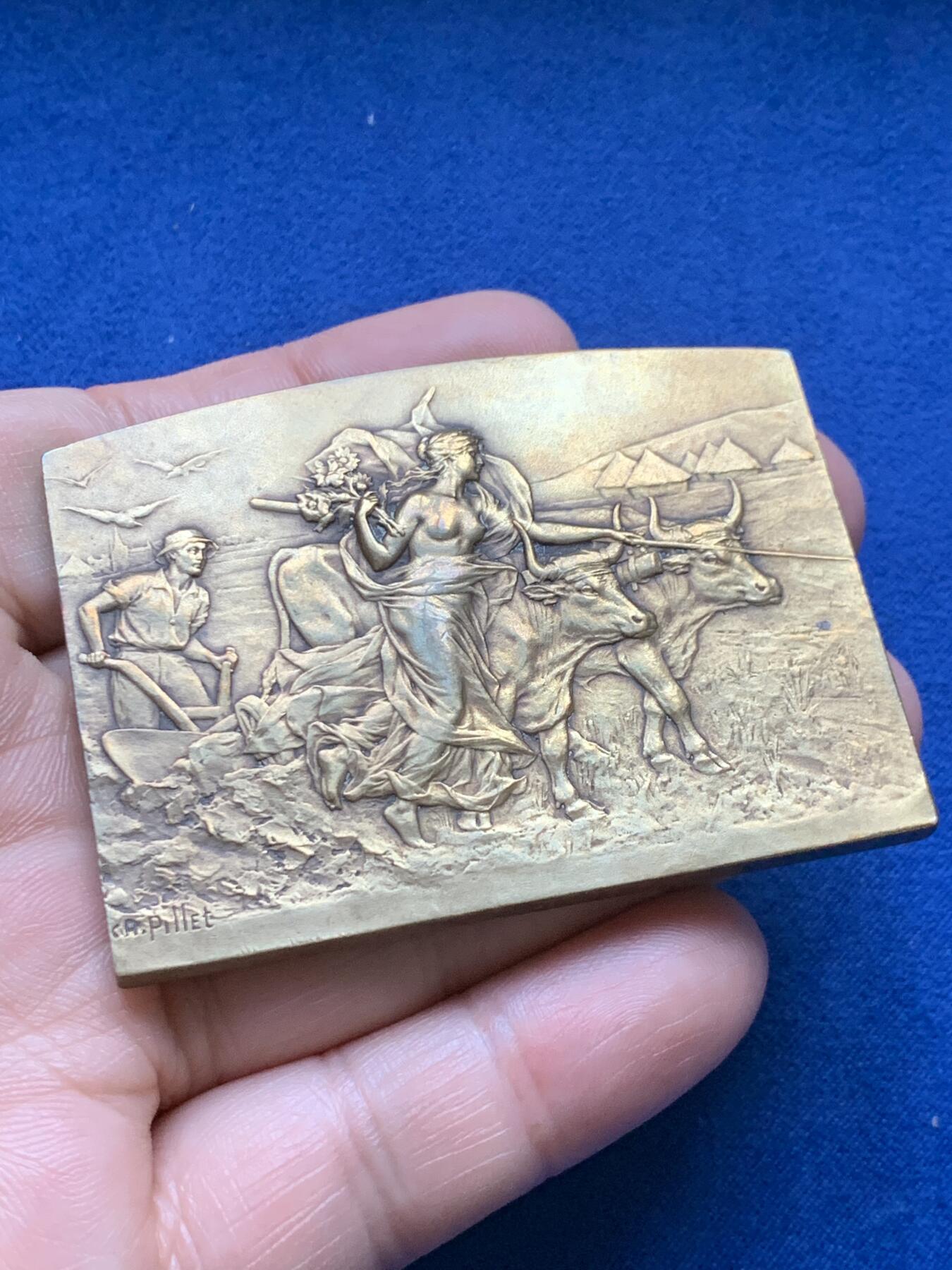 《竞宝斋》第375场 周日，周一，周二 3场连拍 （全场包邮） 法国章牌大师Charles Pillet 农业竞赛铜章，88.4g，48*64.2mm，丰饶角边铭