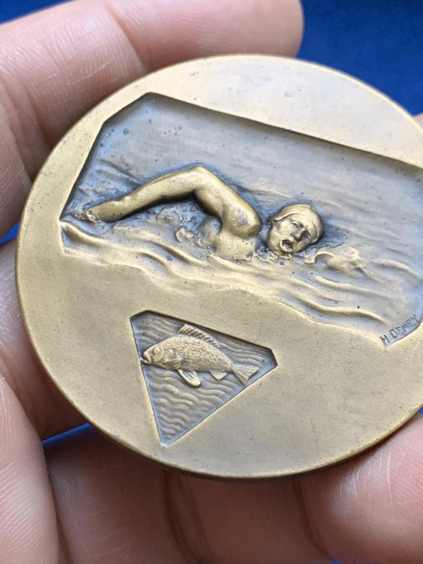 《竞宝斋》第375场 周日，周一，周二 3场连拍 （全场包邮） 法国体育部长颁发游泳比赛铜章 带盒 63g 49.7mm 丰饶角铜标