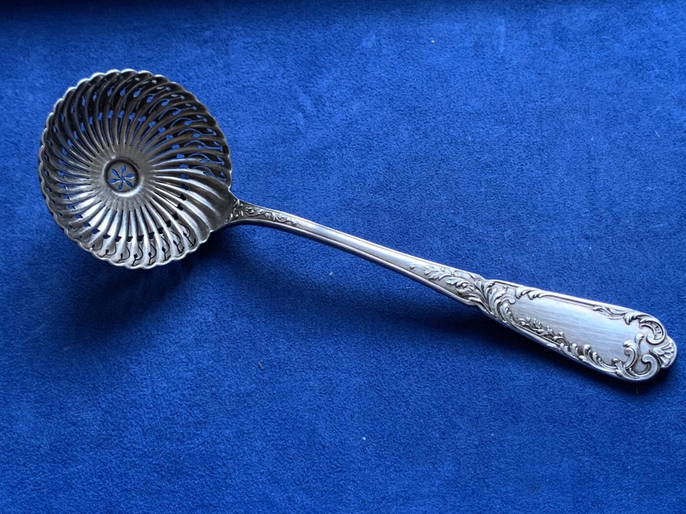 《竞宝斋》第375场 周日，周一，周二 3场连拍 （全场包邮） 法国镀银漏勺，重72.51g，尺寸约200*63mm，有B.T.A.M标，带原盒