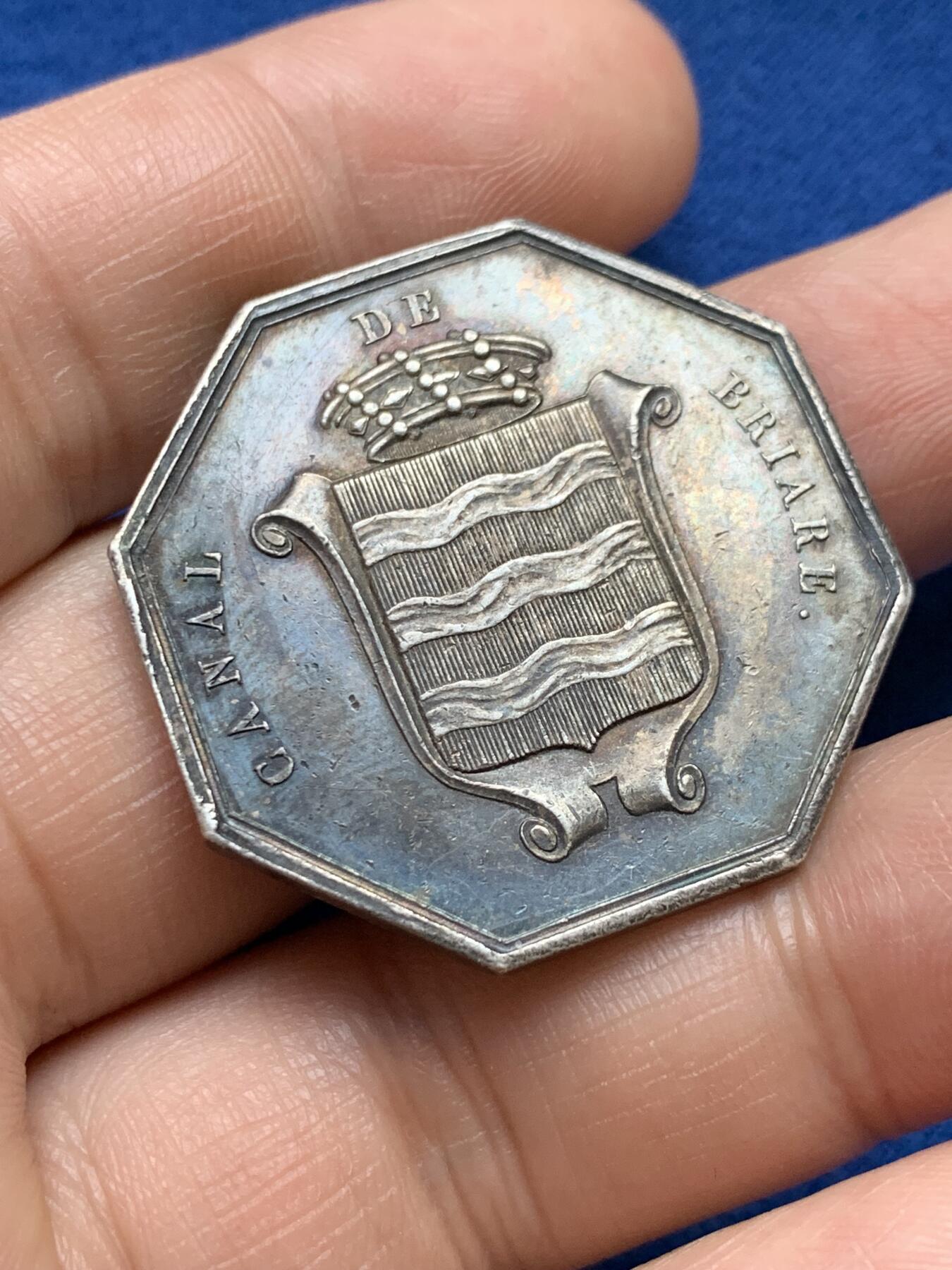 《竞宝斋》第375场 周日，周一，周二 3场连拍 （全场包邮） 法国布里亚尔运河八角银质代币，三河神，20.3g，34.3mm，早期无边铭