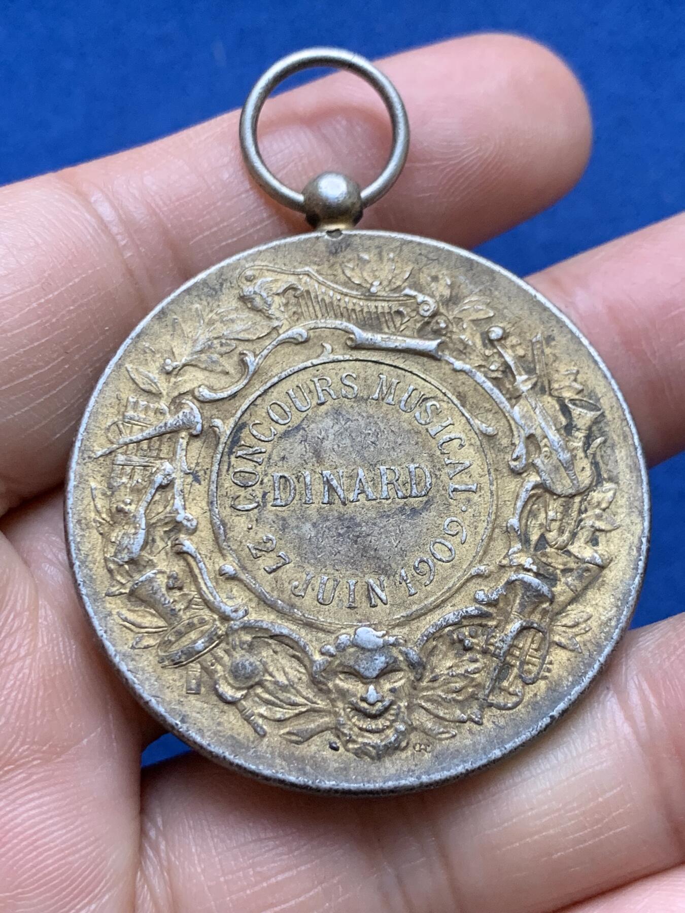 《竞宝斋》第375场 周日，周一，周二 3场连拍 （全场包邮） 法国迪纳尔音乐节镀金银章，39.6g，42.2mm，边铭：菱形+argent