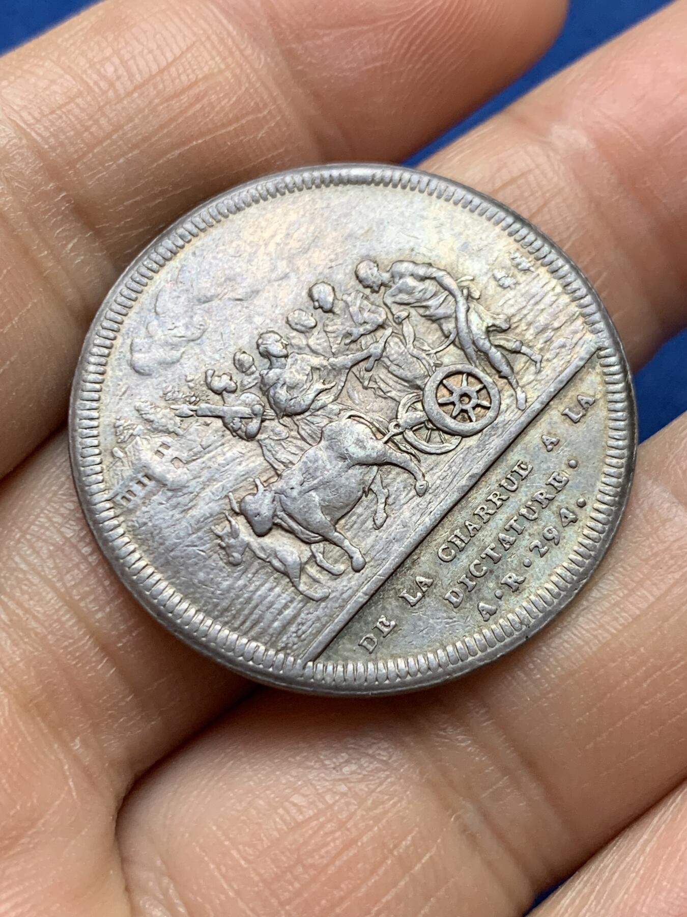 《竞宝斋》第375场 周日，周一，周二 3场连拍 （全场包邮） 瑞士于1740-1750年间让·达西尔铸造的《罗马共和国象征史》银质代币，布匿战争统帅马尔库斯向元老院讲话，9.61g，31.6mm