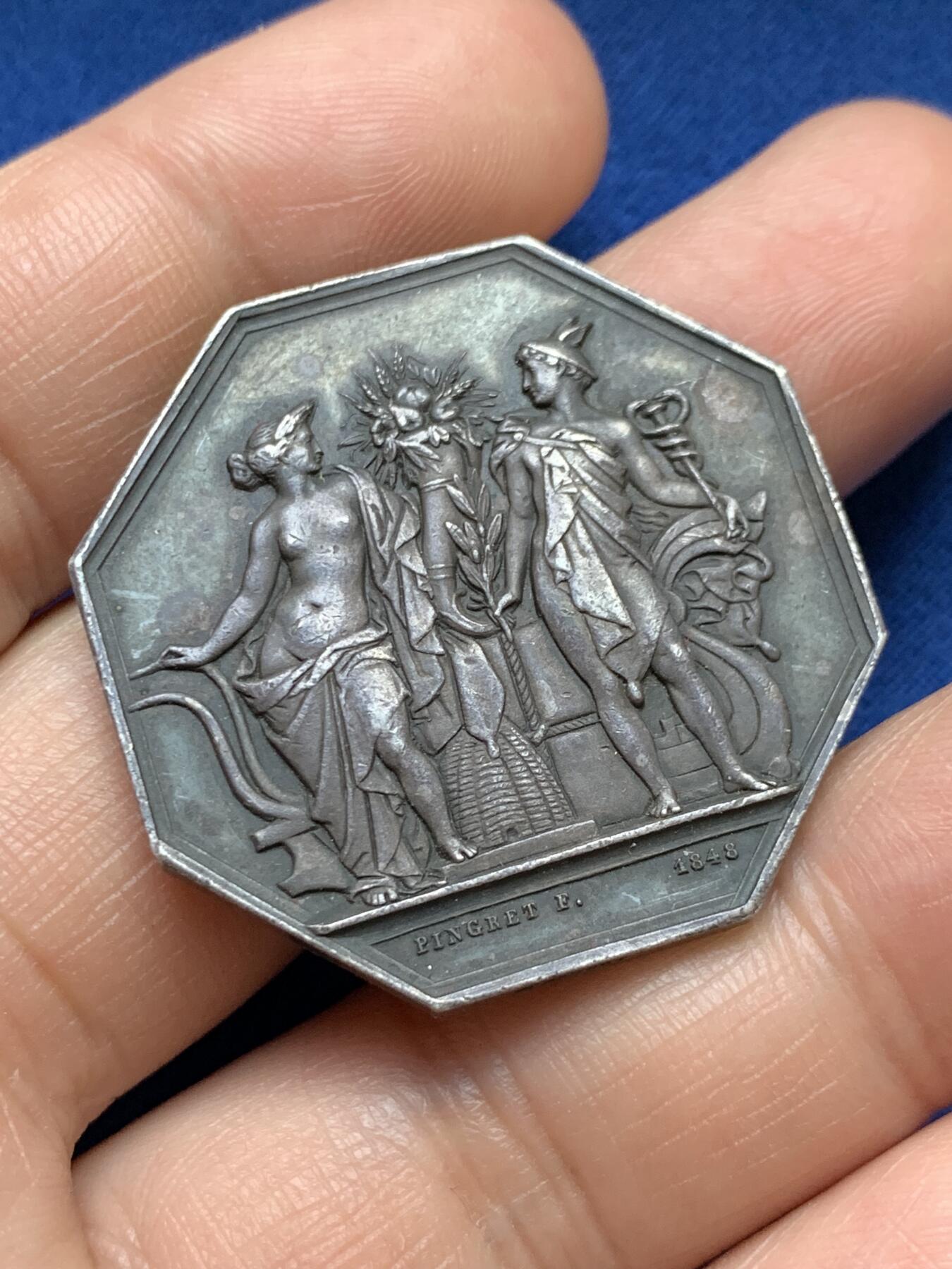 《竞宝斋》第375场 周日，周一，周二 3场连拍 （全场包邮） 法国JETON银质八角，卡昂商会，农业女神与商业之神，直径35.9毫米，克重21.33 边铭：原铸手指