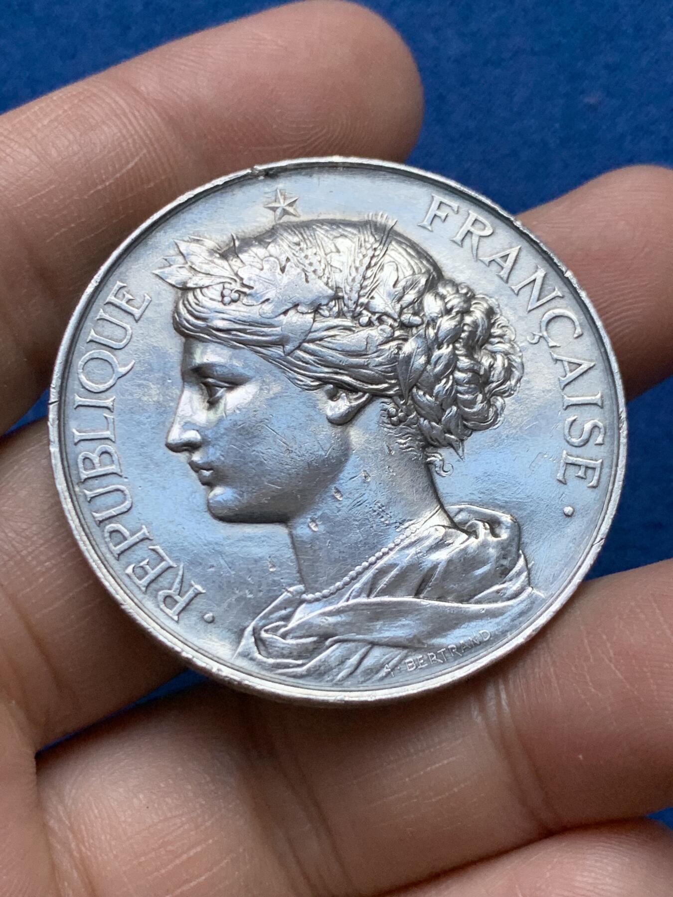 《竞宝斋》第375场 周日，周一，周二 3场连拍 （全场包邮） 法国勒米尔蒙地区农业展银章，32.65g，41.4mm，丰饶角边铭