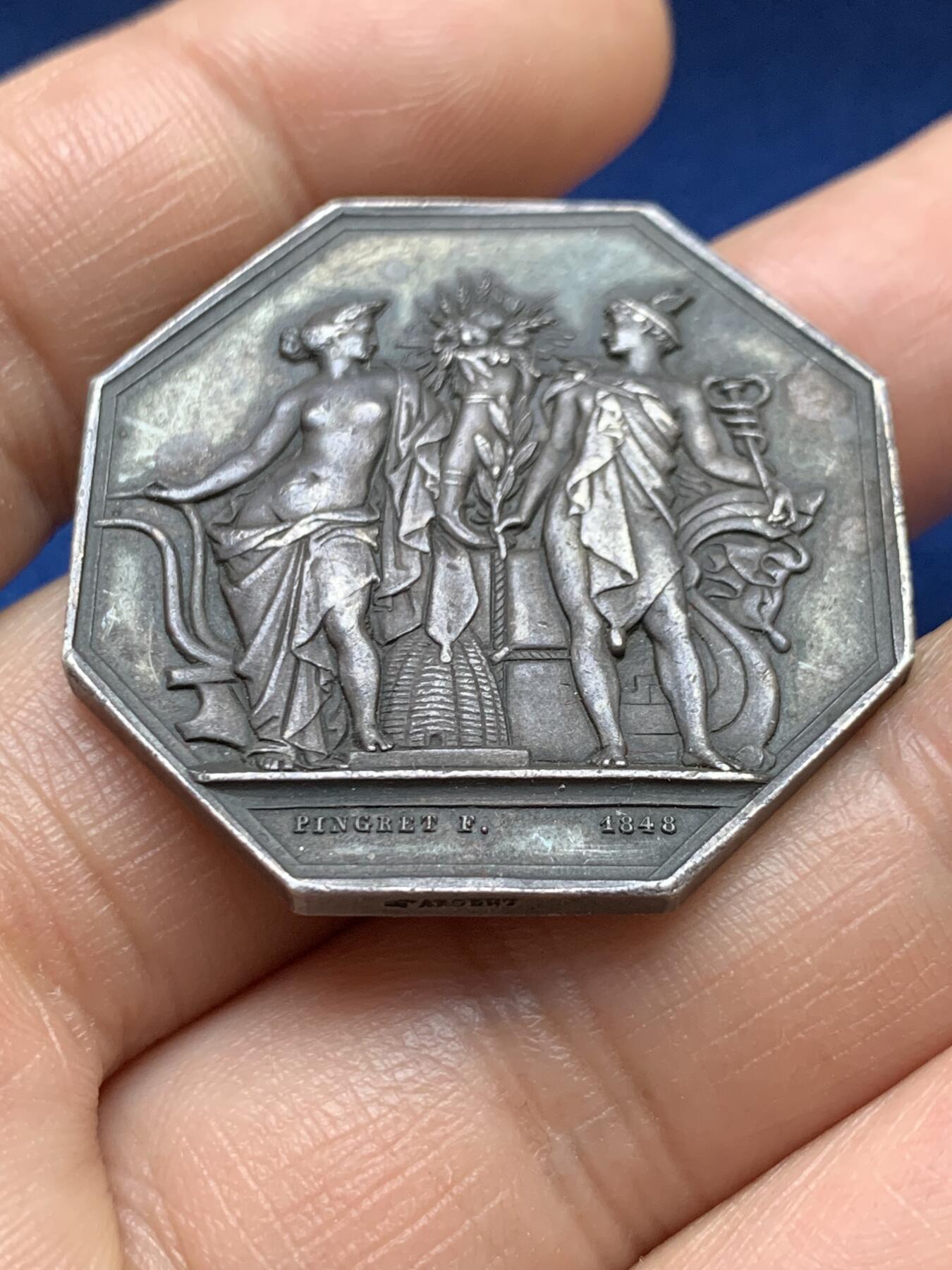 《竞宝斋》第375场 周日，周一，周二 3场连拍 （全场包邮） 法国JETON银质八角，卡昂商会，农业女神与商业之神，直径35.9毫米，克重21.33 边铭：原铸手指