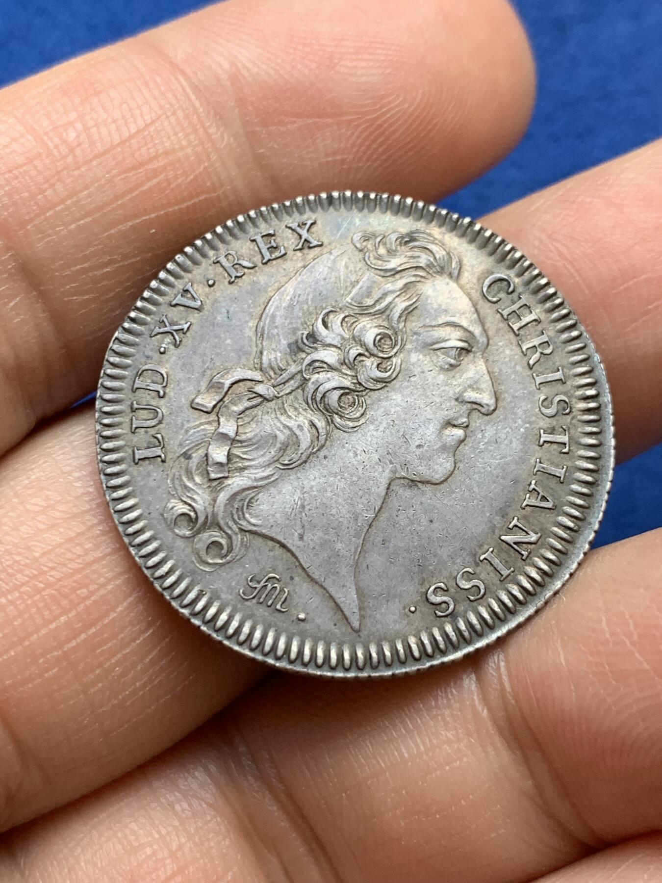 《竞宝斋》第375场 周日，周一，周二 3场连拍 （全场包邮） 法国1734年皇家财政部圆形银质jeton，屠龙者圣乔治手持大宝剑与金羊毛，10.2g，29.6mm