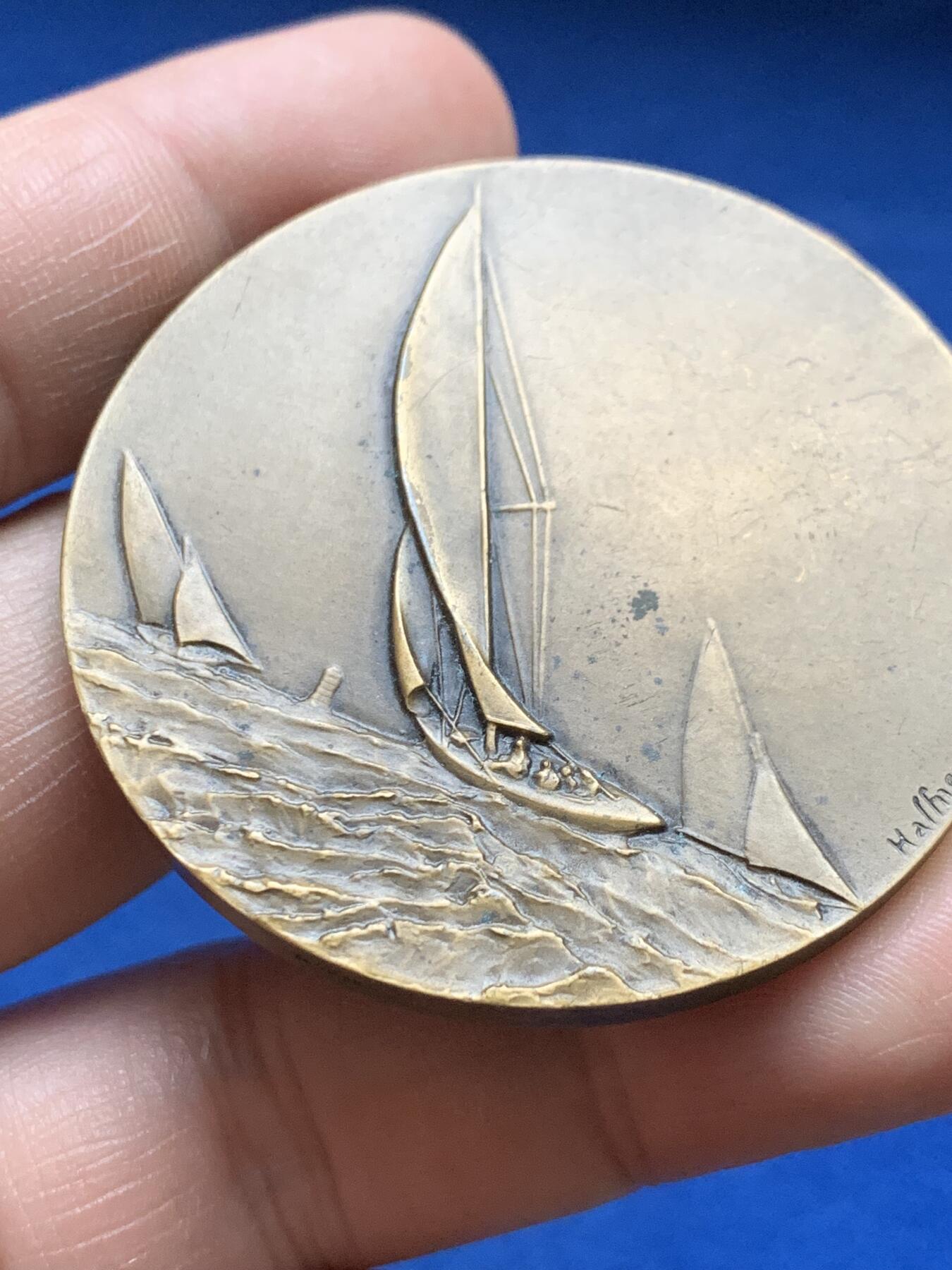 《竞宝斋》第375场 周日，周一，周二 3场连拍 （全场包邮） 法国体育部长颁发帆船比赛铜章 带盒 56.8g 49.8mm