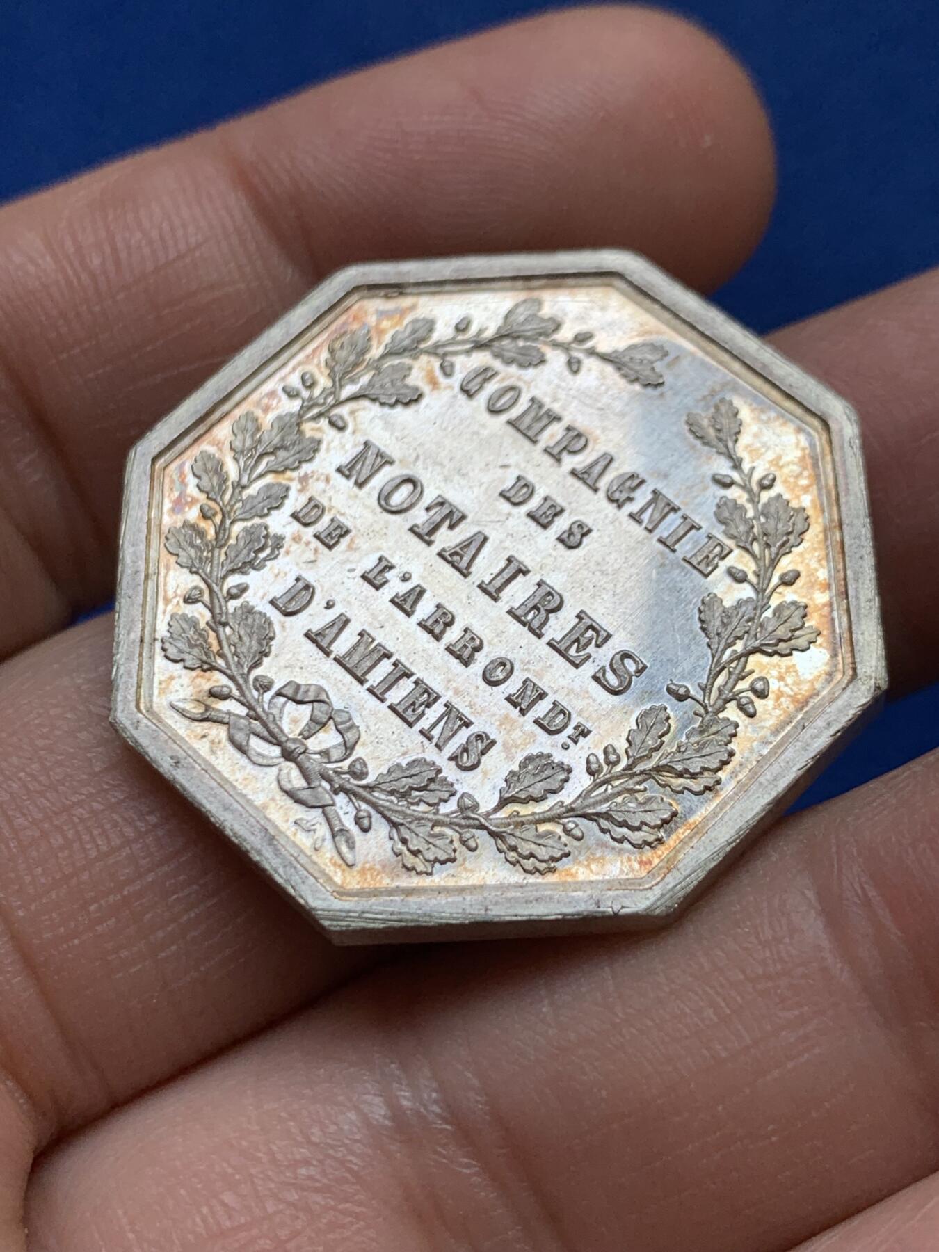 《竞宝斋》第375场 周日，周一，周二 3场连拍 （全场包邮） 法国亚眠公证人八角银质代币，15.75g，31.7mm，丰饶角边铭