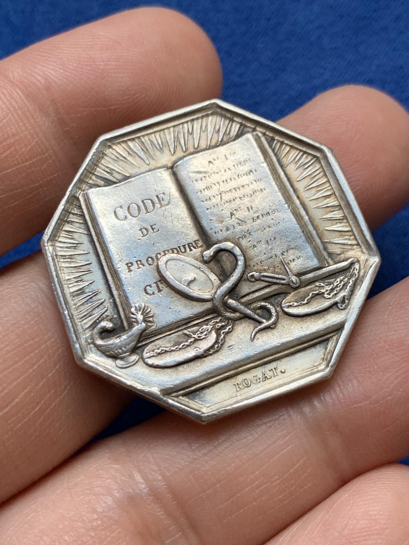 《竞宝斋》第375场 周日，周一，周二 3场连拍 （全场包邮） 法国塞纳省法警八角银质代币，17.08g，33.3mm，油灯边铭