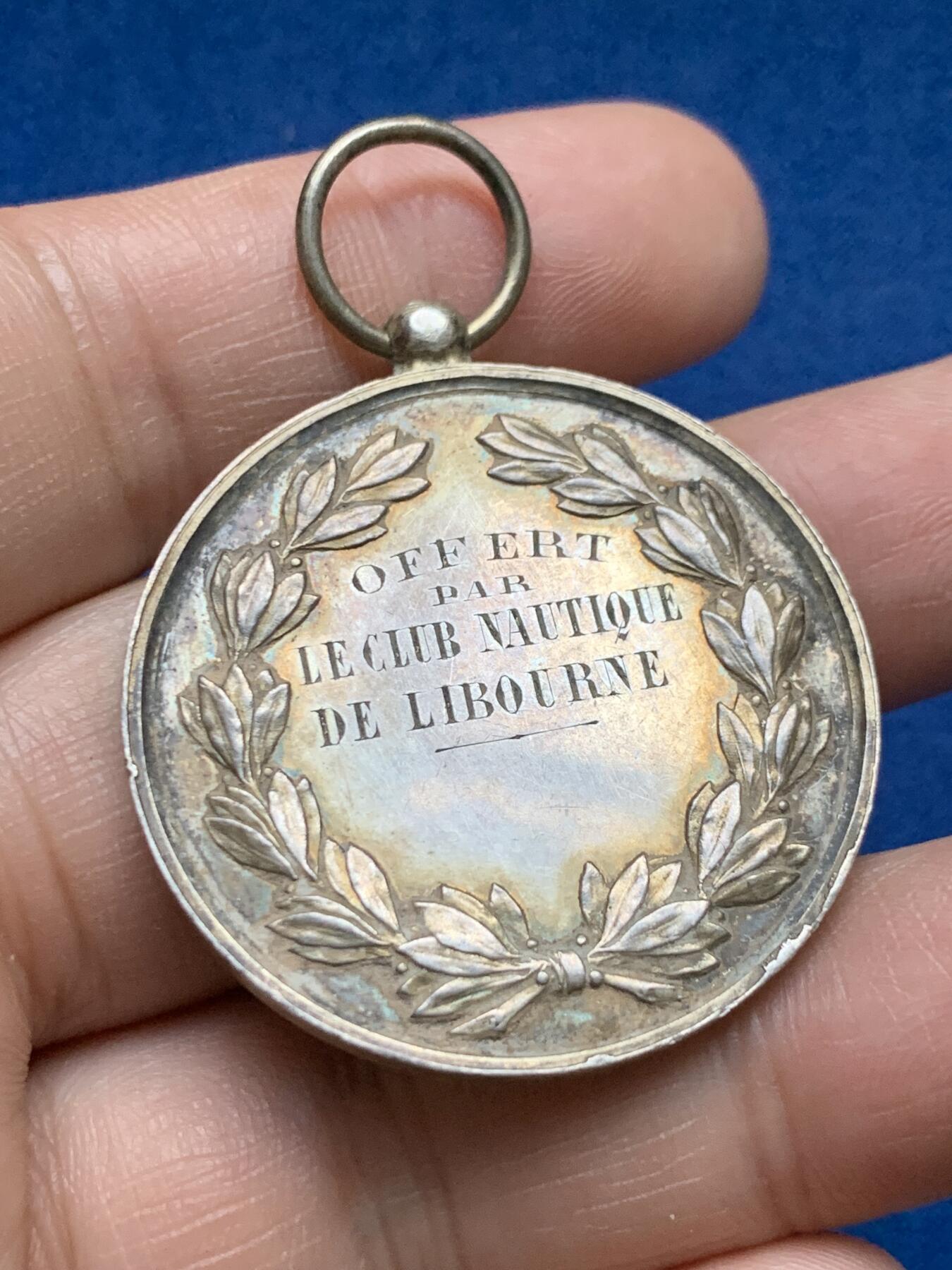 《竞宝斋》第375场 周日，周一，周二 3场连拍 （全场包邮） 法国利布尔讷银章，19.42g，36.8mm，野猪头戳在吊环上，边有轻磕