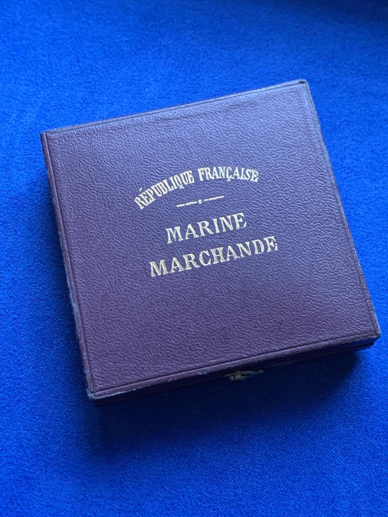 《竞宝斋》第375场 周日，周一，周二 3场连拍 （全场包邮） 法国体育部长颁发帆船比赛铜章 带盒 56.8g 49.8mm