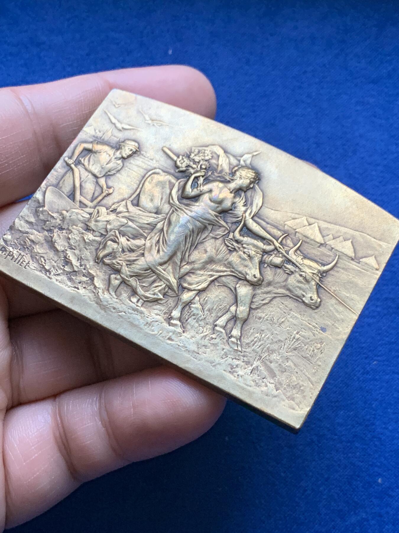 《竞宝斋》第375场 周日，周一，周二 3场连拍 （全场包邮） 法国章牌大师Charles Pillet 农业竞赛铜章，88.4g，48*64.2mm，丰饶角边铭