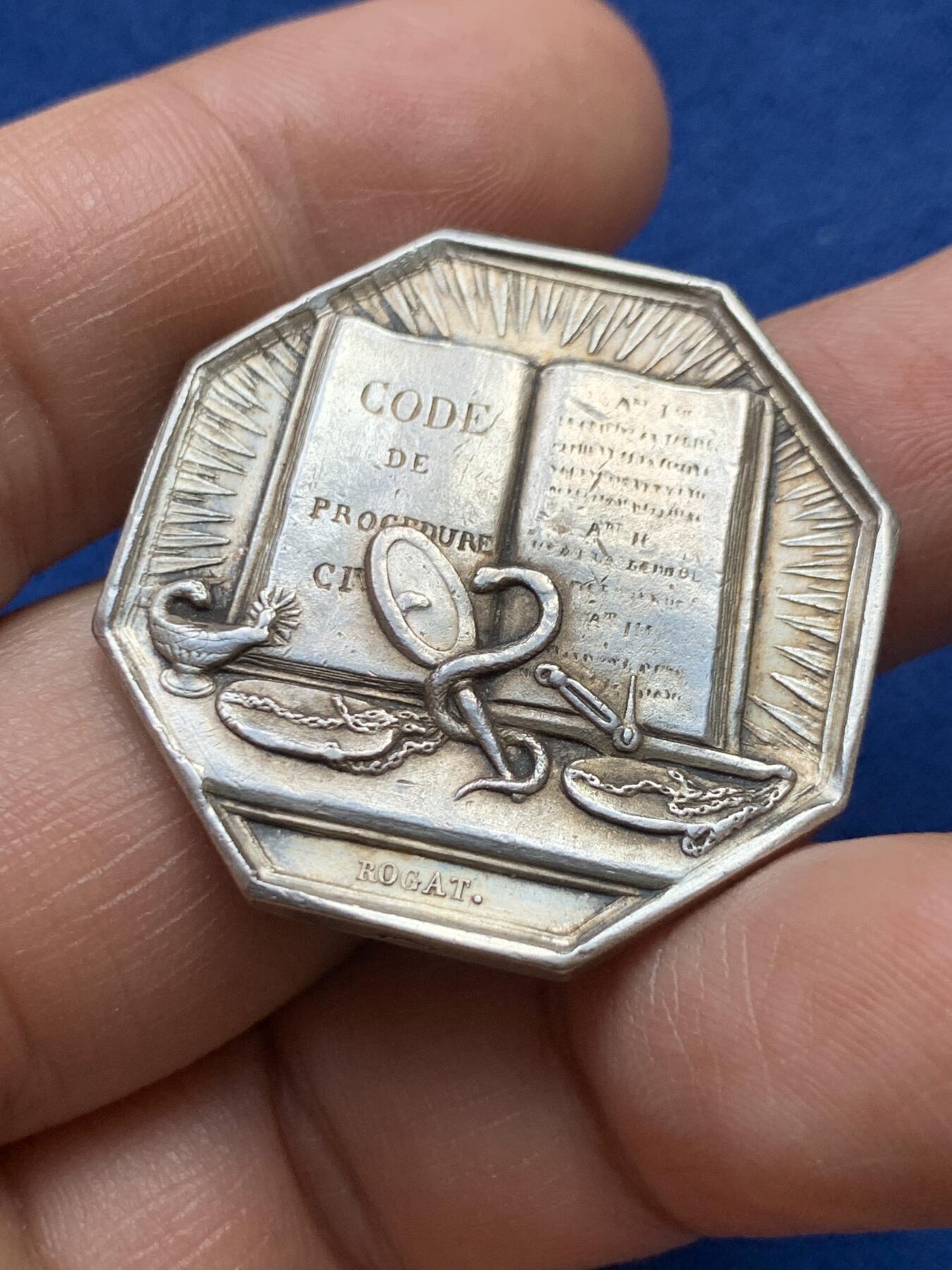 《竞宝斋》第375场 周日，周一，周二 3场连拍 （全场包邮） 法国塞纳省法警八角银质代币，17.08g，33.3mm，油灯边铭