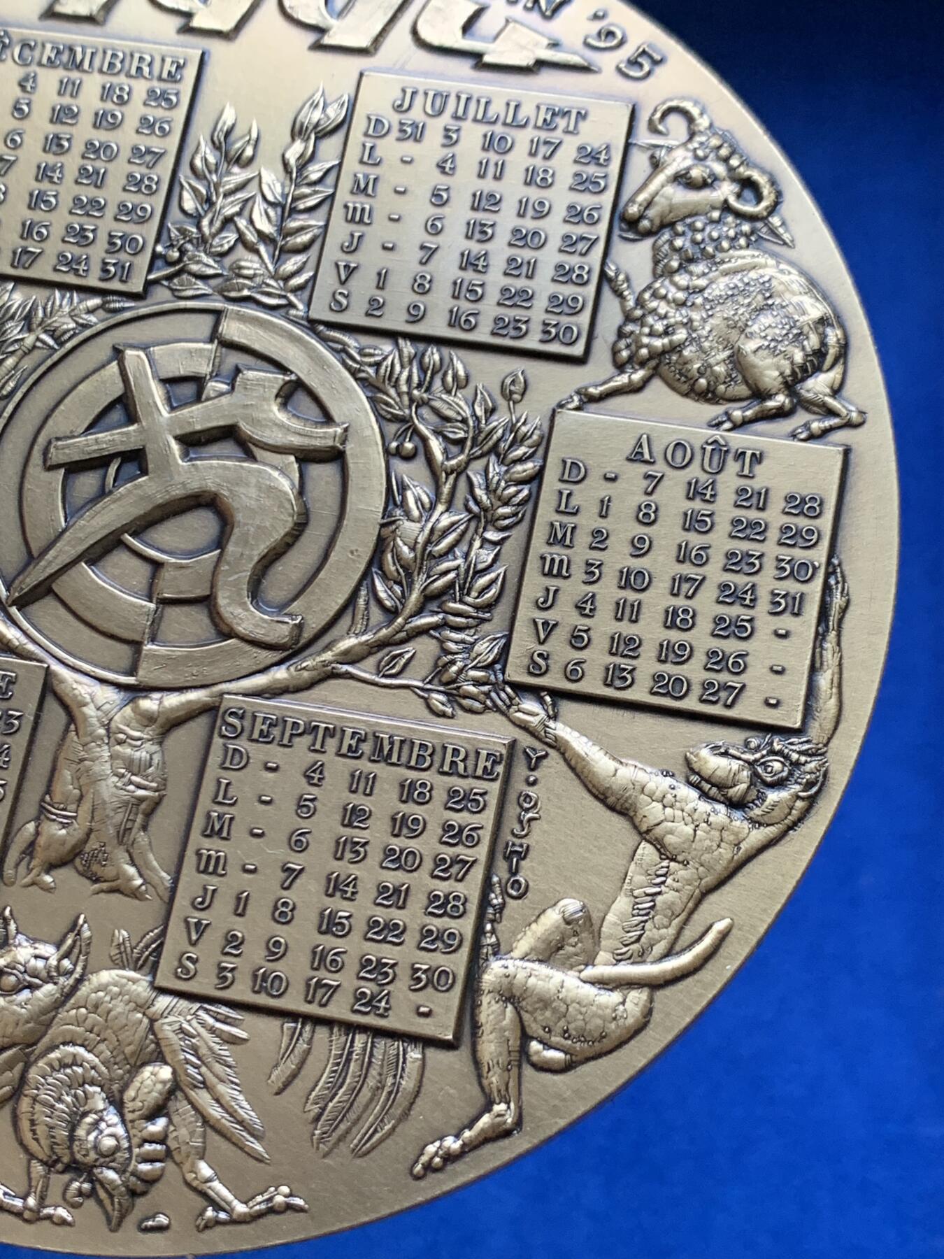 《竞宝斋》第375场 周日，周一，周二 3场连拍 （全场包邮） 1994年日历大铜章 364g 96mm 丰饶角边铭