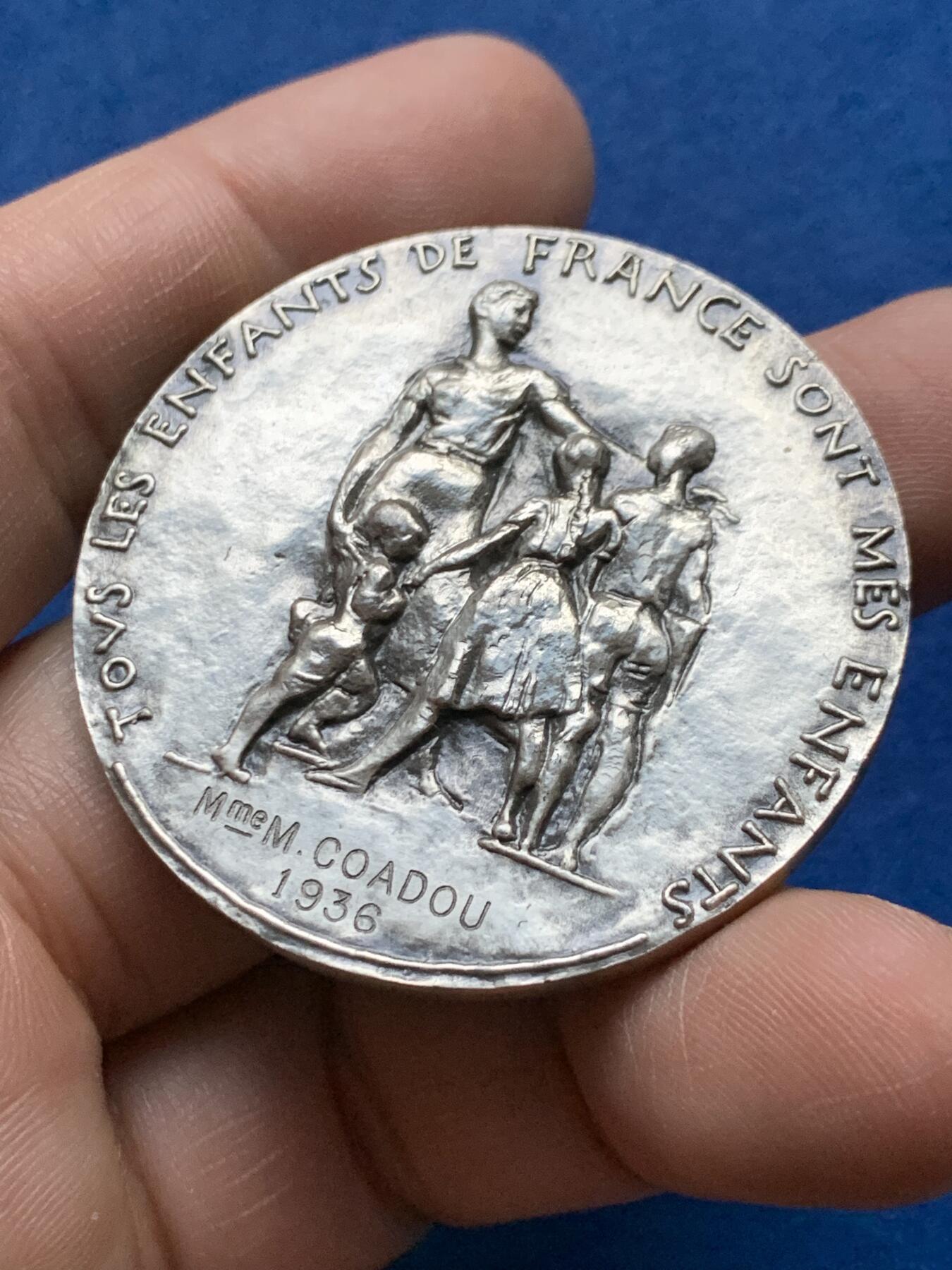 《竞宝斋》第375场 周日，周一，周二 3场连拍 （全场包邮） 1936年法国国家教育基金会纪念银章 丰饶角1银 带盒 43.4g 44.9mm