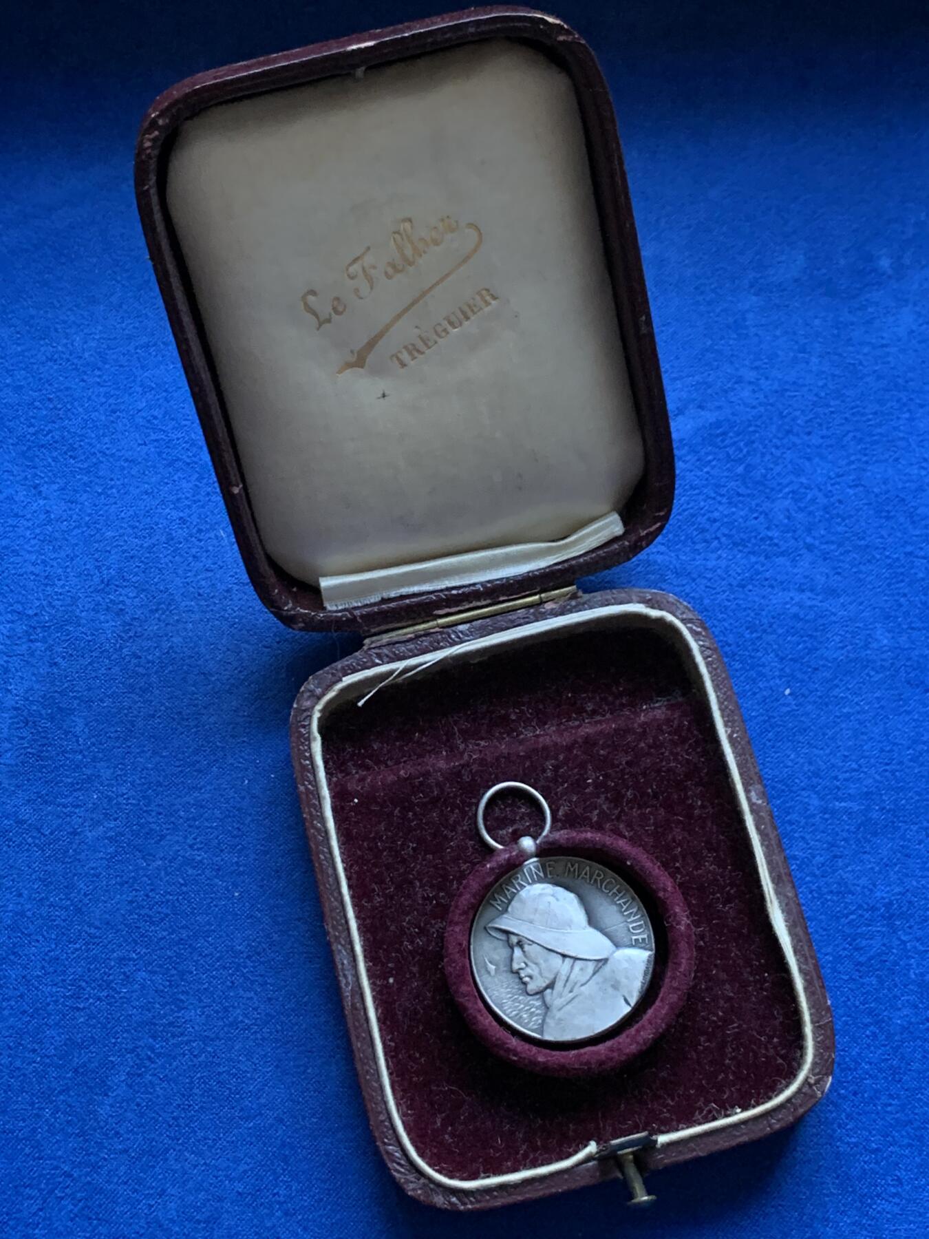 《竞宝斋》第375场 周日，周一，周二 3场连拍 （全场包邮） 1934年法国商船海运纪念章 镀银铜 带盒 10.88g 27.2mm