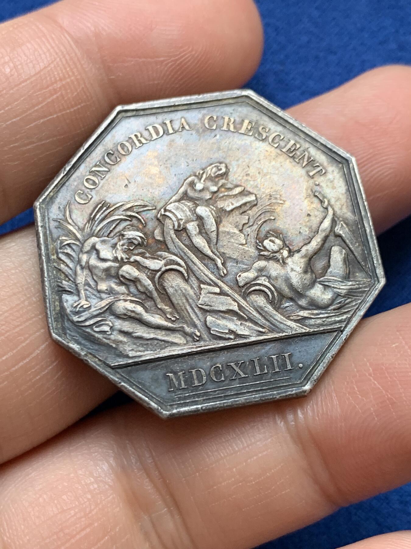 《竞宝斋》第375场 周日，周一，周二 3场连拍 （全场包邮） 法国布里亚尔运河八角银质代币，三河神，20.3g，34.3mm，早期无边铭