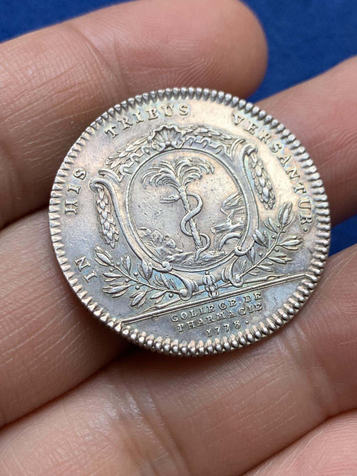 《竞宝斋》第375场 周日，周一，周二 3场连拍 （全场包邮） 法国药学院银质代币，9.9g，30.6mm