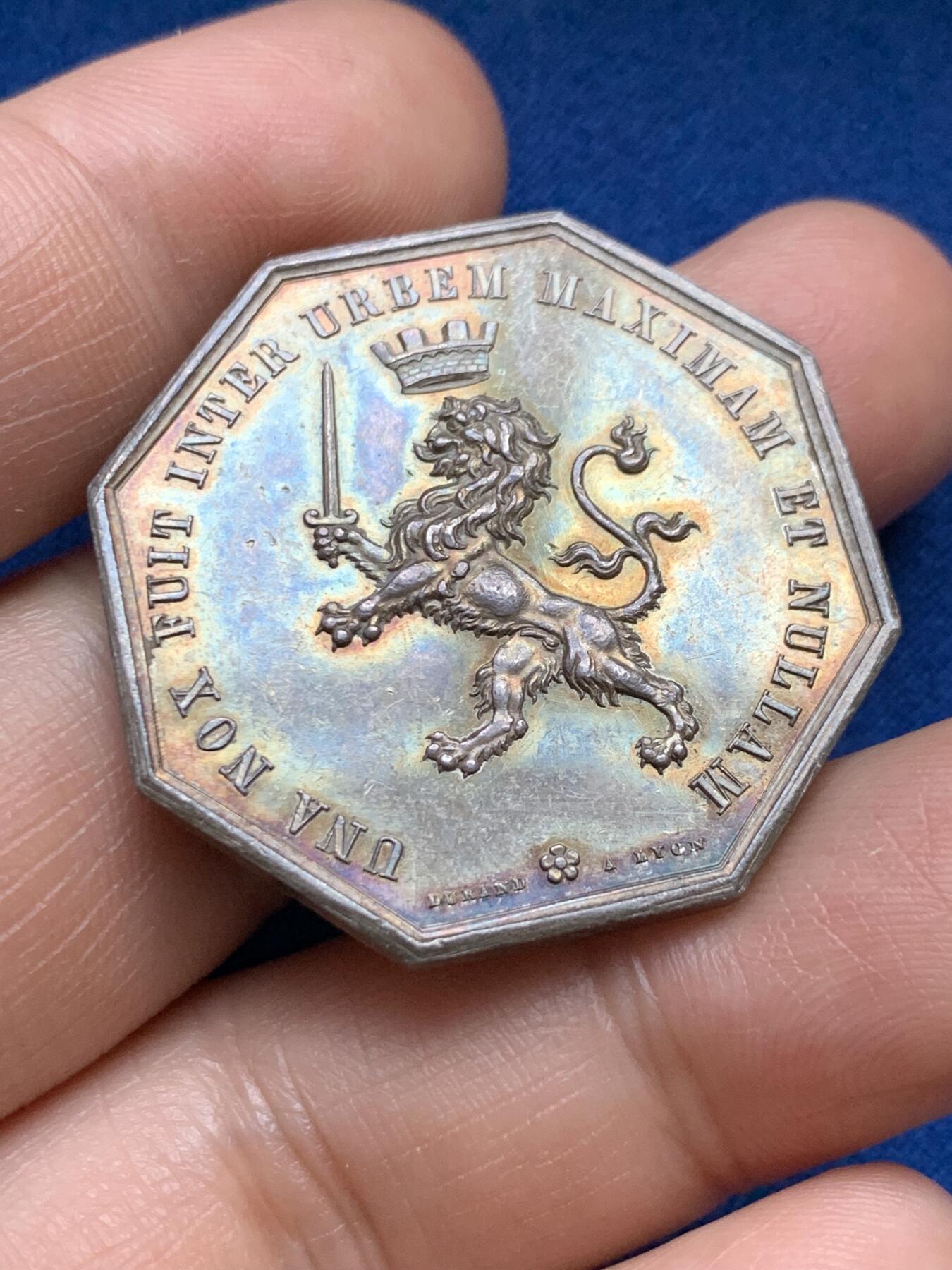 《竞宝斋》第375场 周日，周一，周二 3场连拍 （全场包邮） 法国里昂火灾保险公司八角银质代币，18.8g，34.7mm，油灯边铭