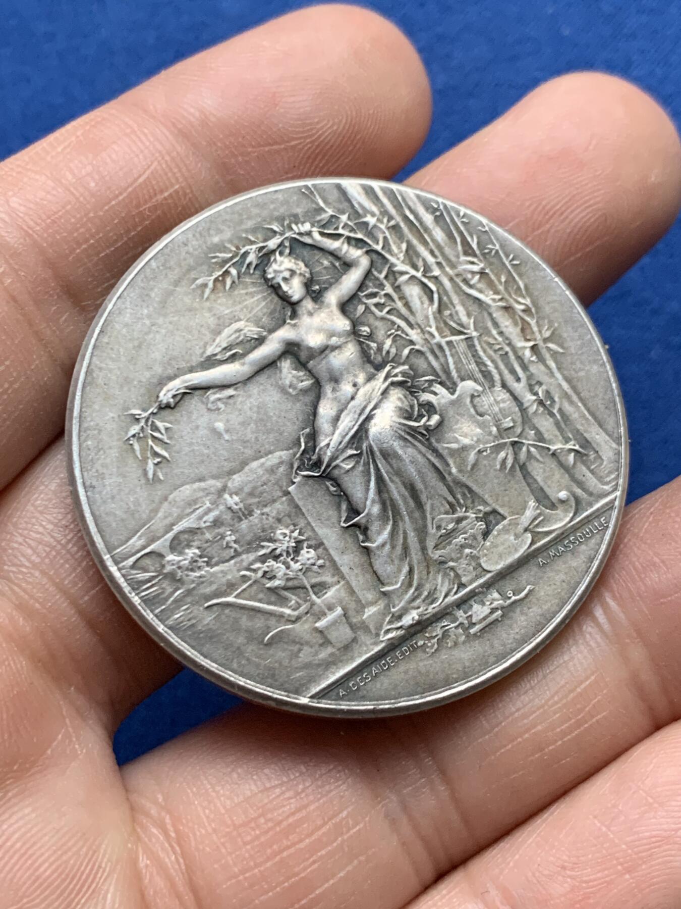 《竞宝斋》第375场 周日，周一，周二 3场连拍 （全场包邮） 法国新艺术风格清凉女神银章，伊维托特农业协会，35.59g，42.3mm，丰饶角边铭