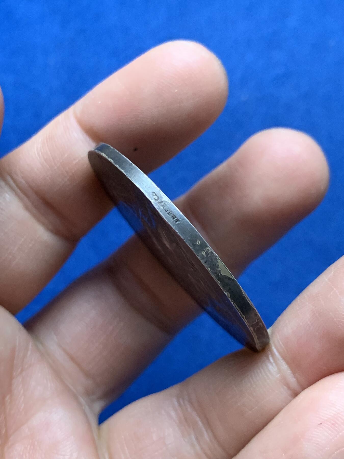 《竞宝斋》第375场 周日，周一，周二 3场连拍 （全场包邮） 法国O.Roty 婚姻与爱情纪念银章，32.18g，41.5mm，丰饶角边铭，背面6点方向有轻磕