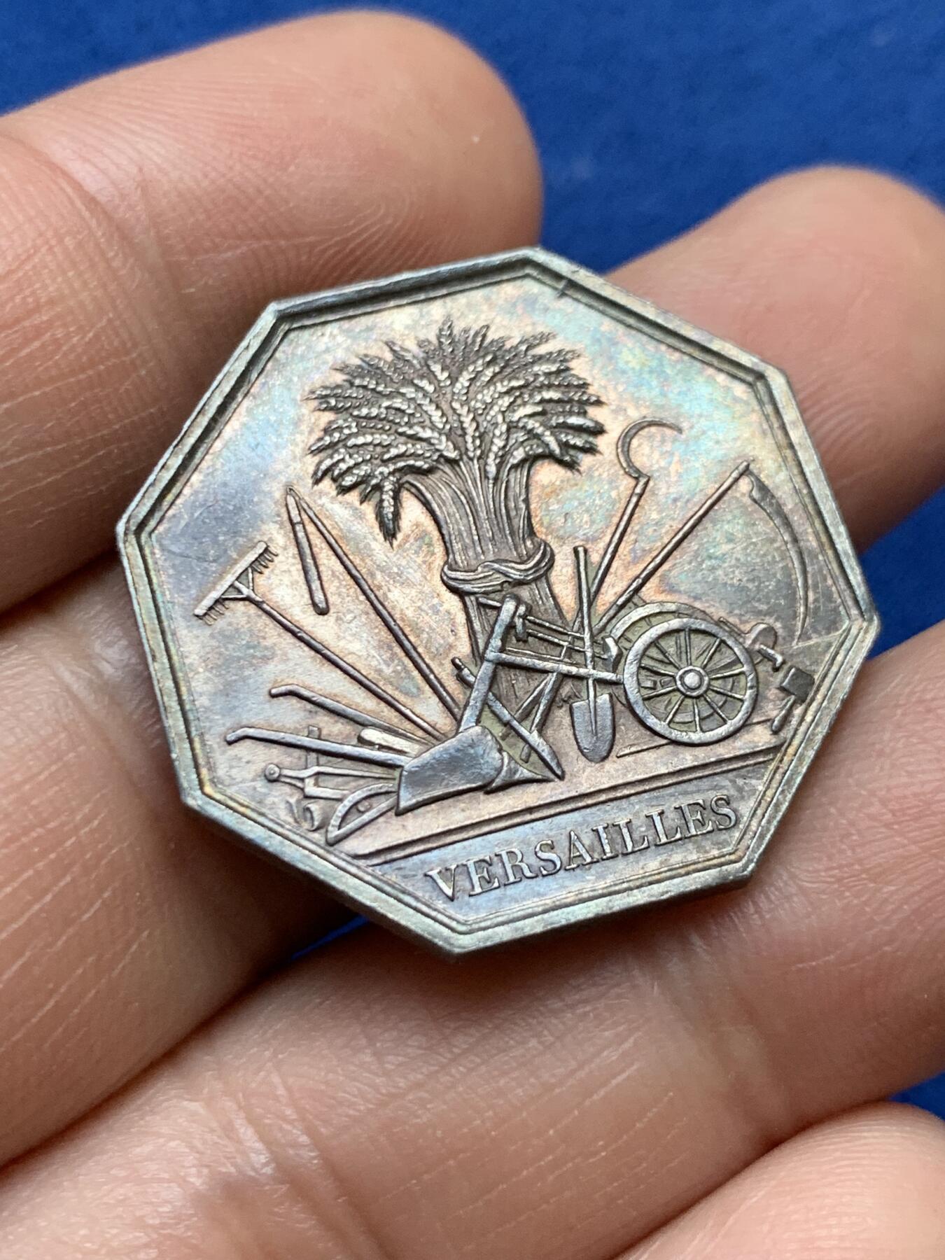 《竞宝斋》第375场 周日，周一，周二 3场连拍 （全场包邮） 法国凡尔赛皇家农业、园艺、渔业和狩猎公司八角银质代币，11.3g，29.2mm，油灯边铭