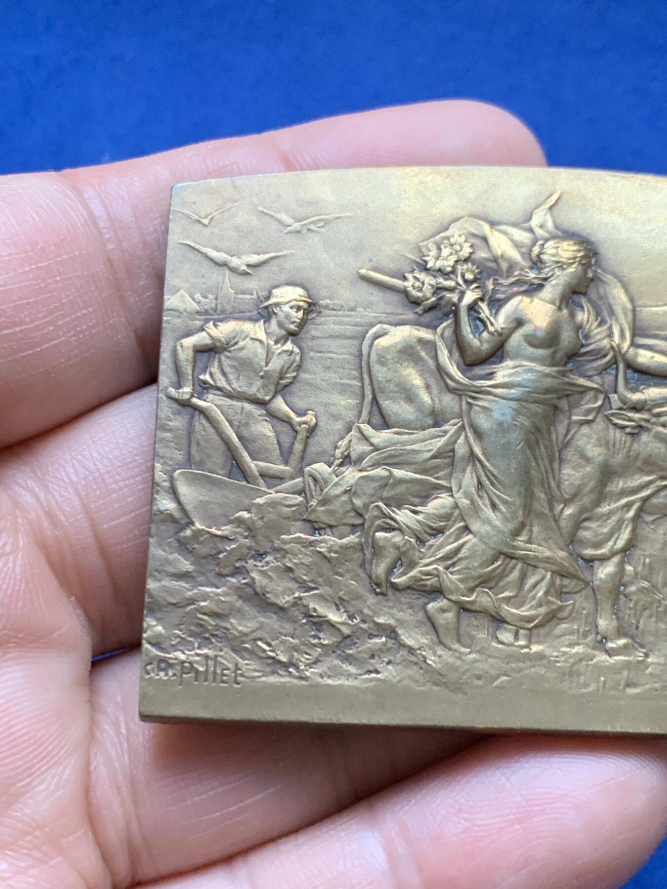 《竞宝斋》第375场 周日，周一，周二 3场连拍 （全场包邮） 法国章牌大师Charles Pillet 农业竞赛铜章，88.4g，48*64.2mm，丰饶角边铭