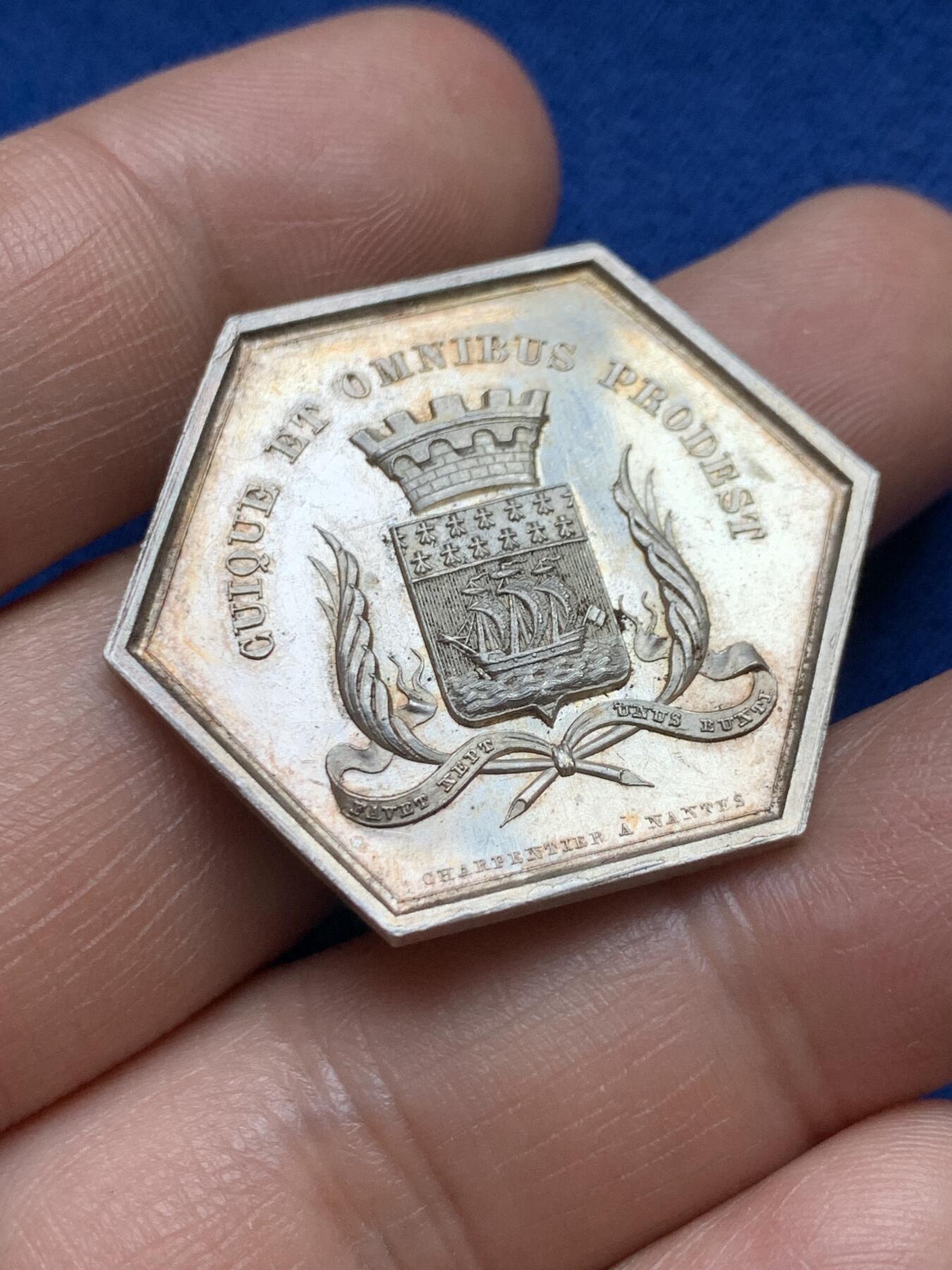 《竞宝斋》第375场 周日，周一，周二 3场连拍 （全场包邮） 1849年南特火灾保险银质代币，少见六边形，品相佳。31mm，11.6g