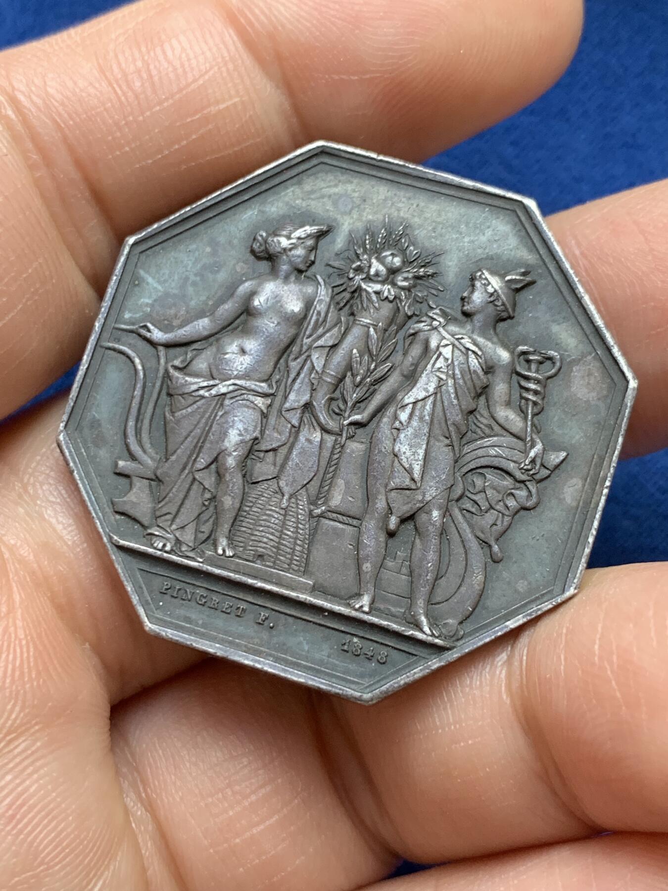 《竞宝斋》第375场 周日，周一，周二 3场连拍 （全场包邮） 法国JETON银质八角，卡昂商会，农业女神与商业之神，直径35.9毫米，克重21.33 边铭：原铸手指