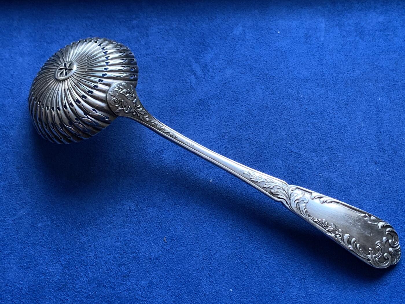 《竞宝斋》第375场 周日，周一，周二 3场连拍 （全场包邮） 法国镀银漏勺，重72.51g，尺寸约200*63mm，有B.T.A.M标，带原盒