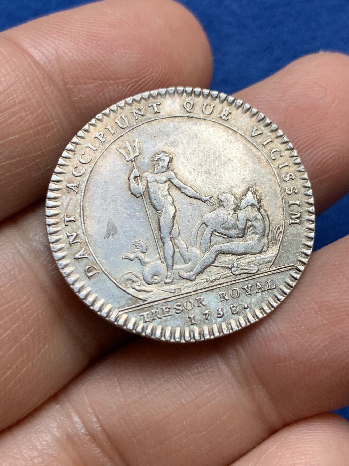 《竞宝斋》第375场 周日，周一，周二 3场连拍 （全场包邮） 法国路易十五头像皇家宝藏圆形银代币，海王脚踏海豚币，7.1g，28.5mm