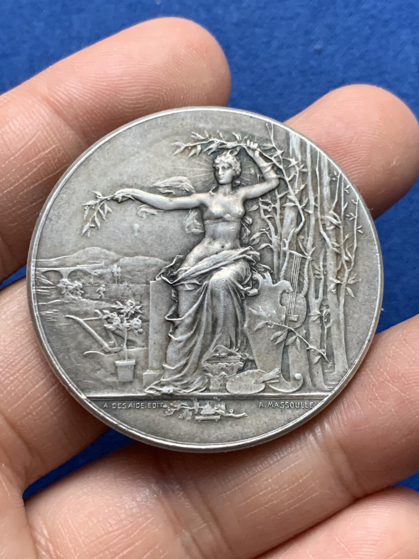 《竞宝斋》第375场 周日，周一，周二 3场连拍 （全场包邮） 法国新艺术风格清凉女神银章，伊维托特农业协会，35.59g，42.3mm，丰饶角边铭