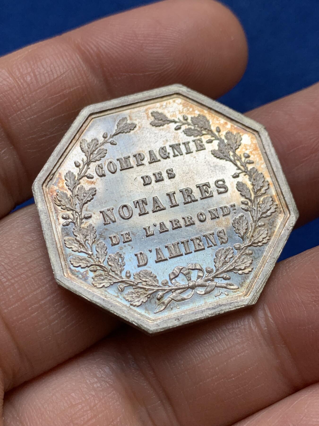 《竞宝斋》第375场 周日，周一，周二 3场连拍 （全场包邮） 法国亚眠公证人八角银质代币，15.75g，31.7mm，丰饶角边铭