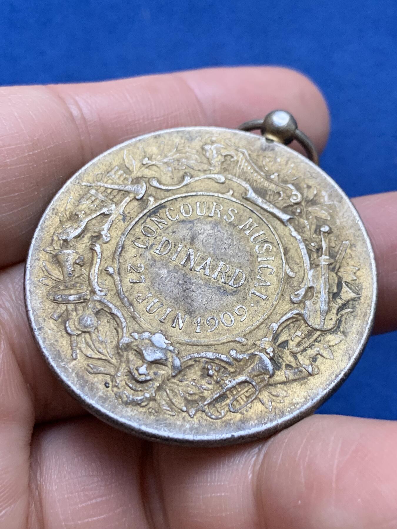 《竞宝斋》第375场 周日，周一，周二 3场连拍 （全场包邮） 法国迪纳尔音乐节镀金银章，39.6g，42.2mm，边铭：菱形+argent