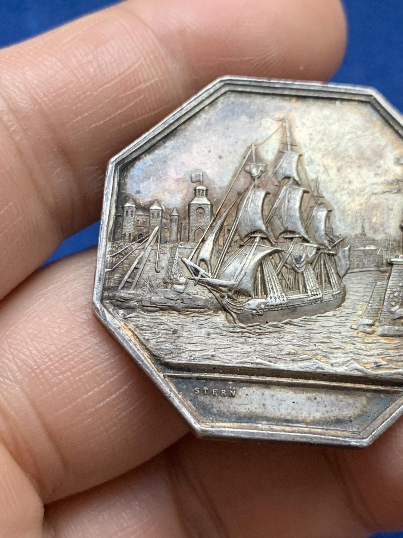 《竞宝斋》第375场 周日，周一，周二 3场连拍 （全场包邮） 法国Sterrn 海上保险公司八角银质代币，19.2g，36.5mm，手指边铭