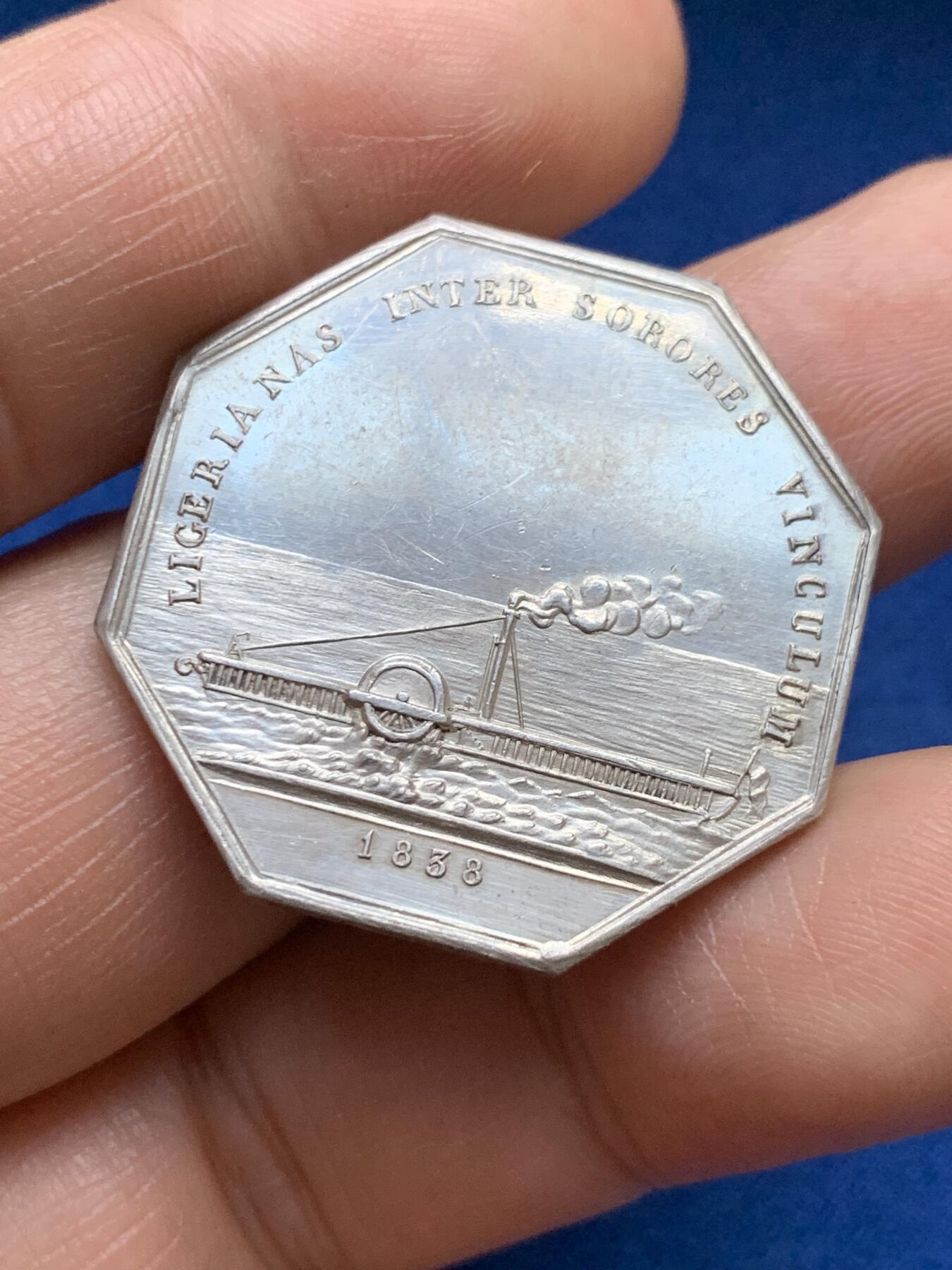 《竞宝斋》第375场 周日，周一，周二 3场连拍 （全场包邮） 法国卢瓦尔河运输八角银质代币，12.4g，31.3mm，手指铭银标。