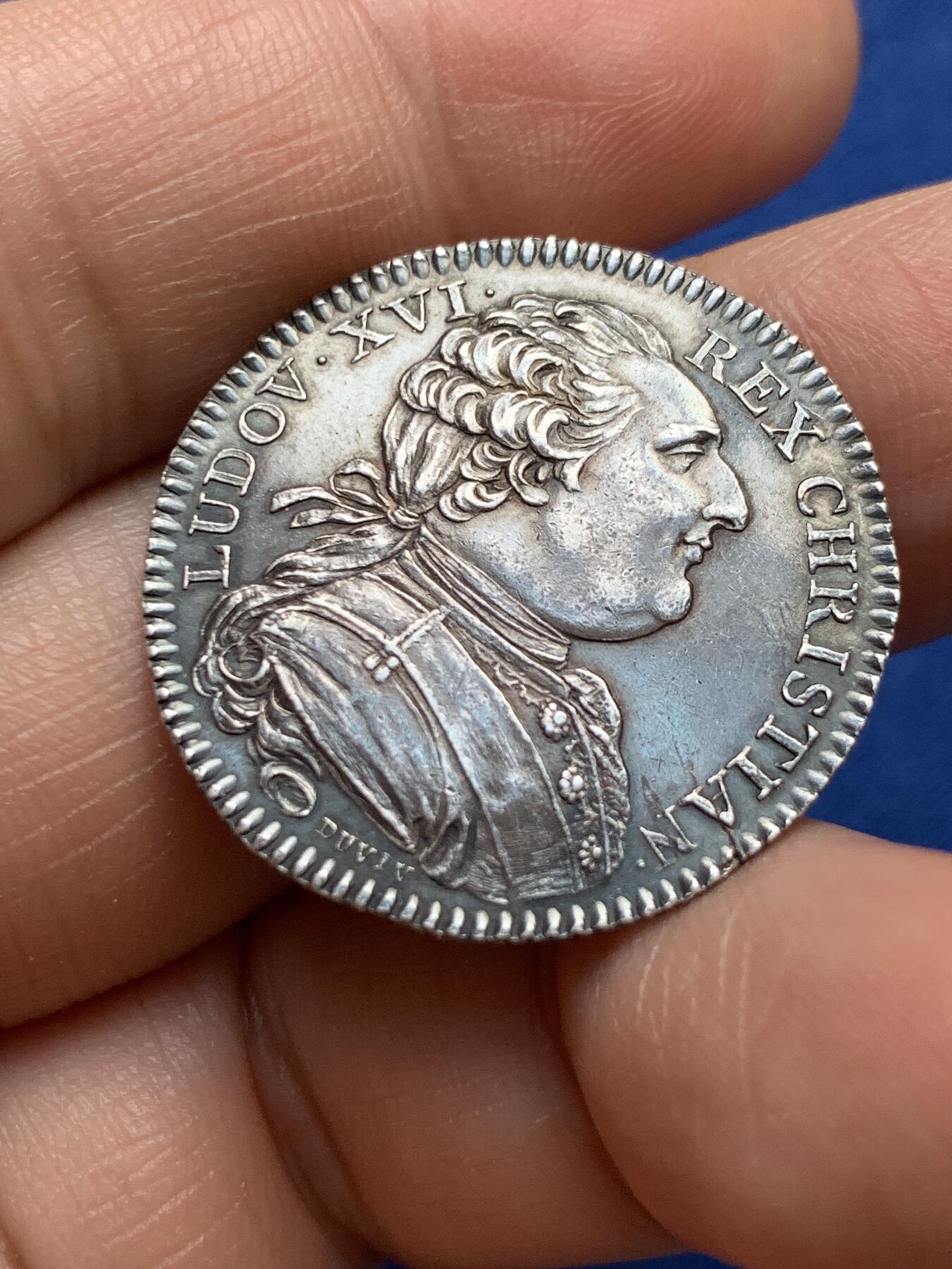 《竞宝斋》第375场 周日，周一，周二 3场连拍 （全场包邮） 法国路易十六头像布列塔尼州圆形银质jeton，5.7g，直径28.6mm