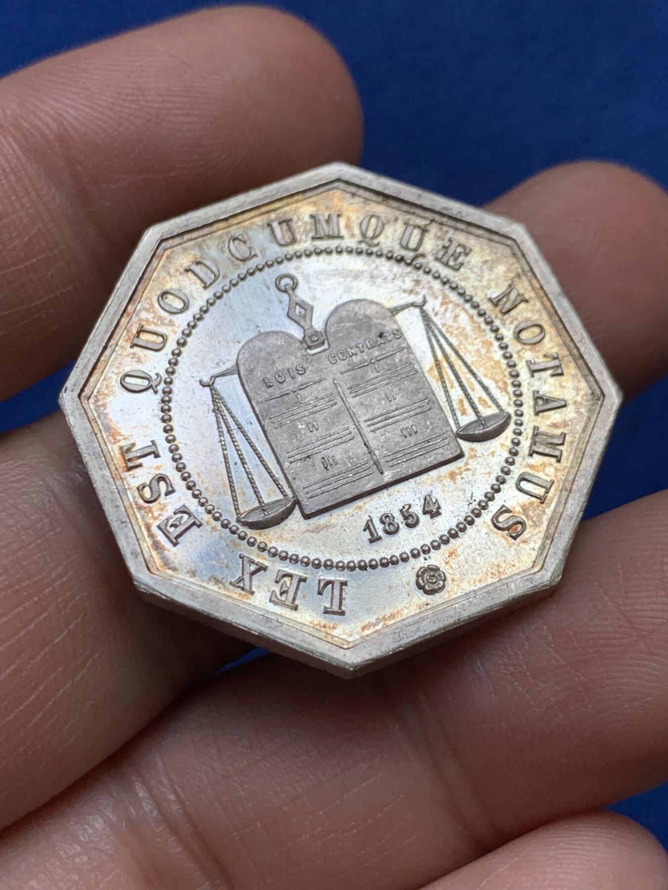 《竞宝斋》第375场 周日，周一，周二 3场连拍 （全场包邮） 法国亚眠公证人八角银质代币，15.75g，31.7mm，丰饶角边铭