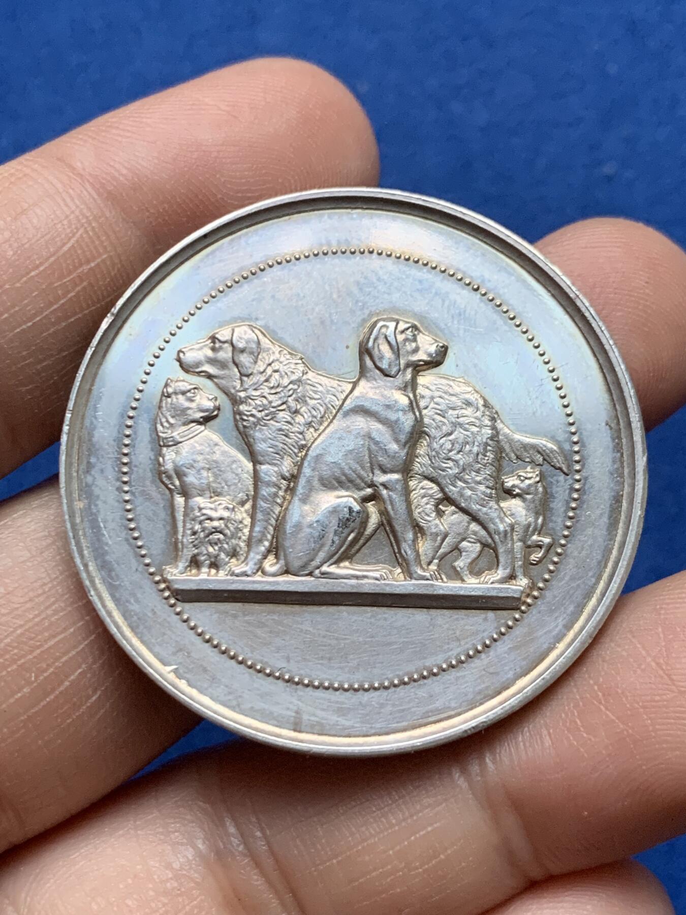 《竞宝斋》第375场 周日，周一，周二 3场连拍 （全场包邮） 法国犬类纪念银章 丰饶角银 33.1g 40.5mm