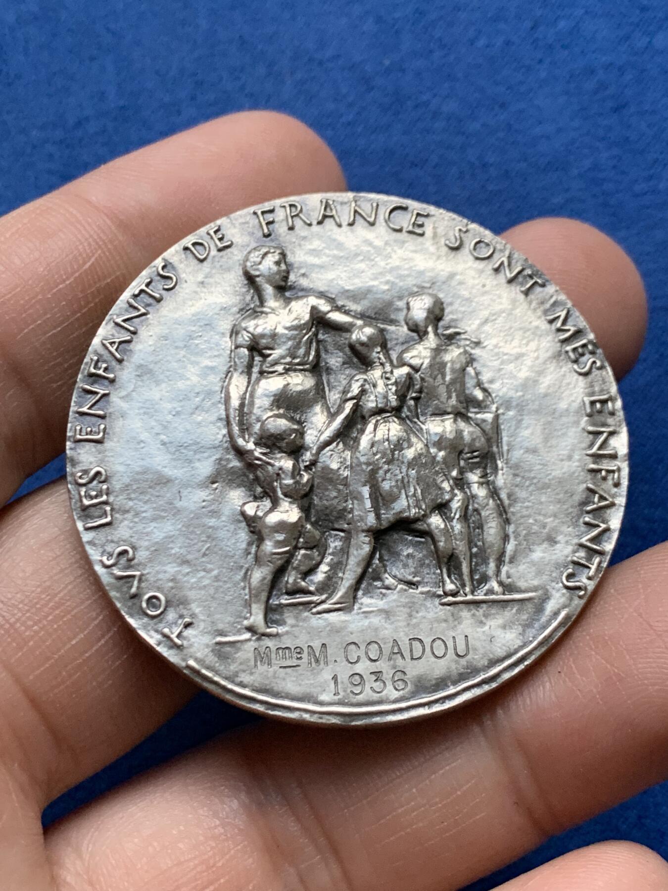 《竞宝斋》第375场 周日，周一，周二 3场连拍 （全场包邮） 1936年法国国家教育基金会纪念银章 丰饶角1银 带盒 43.4g 44.9mm