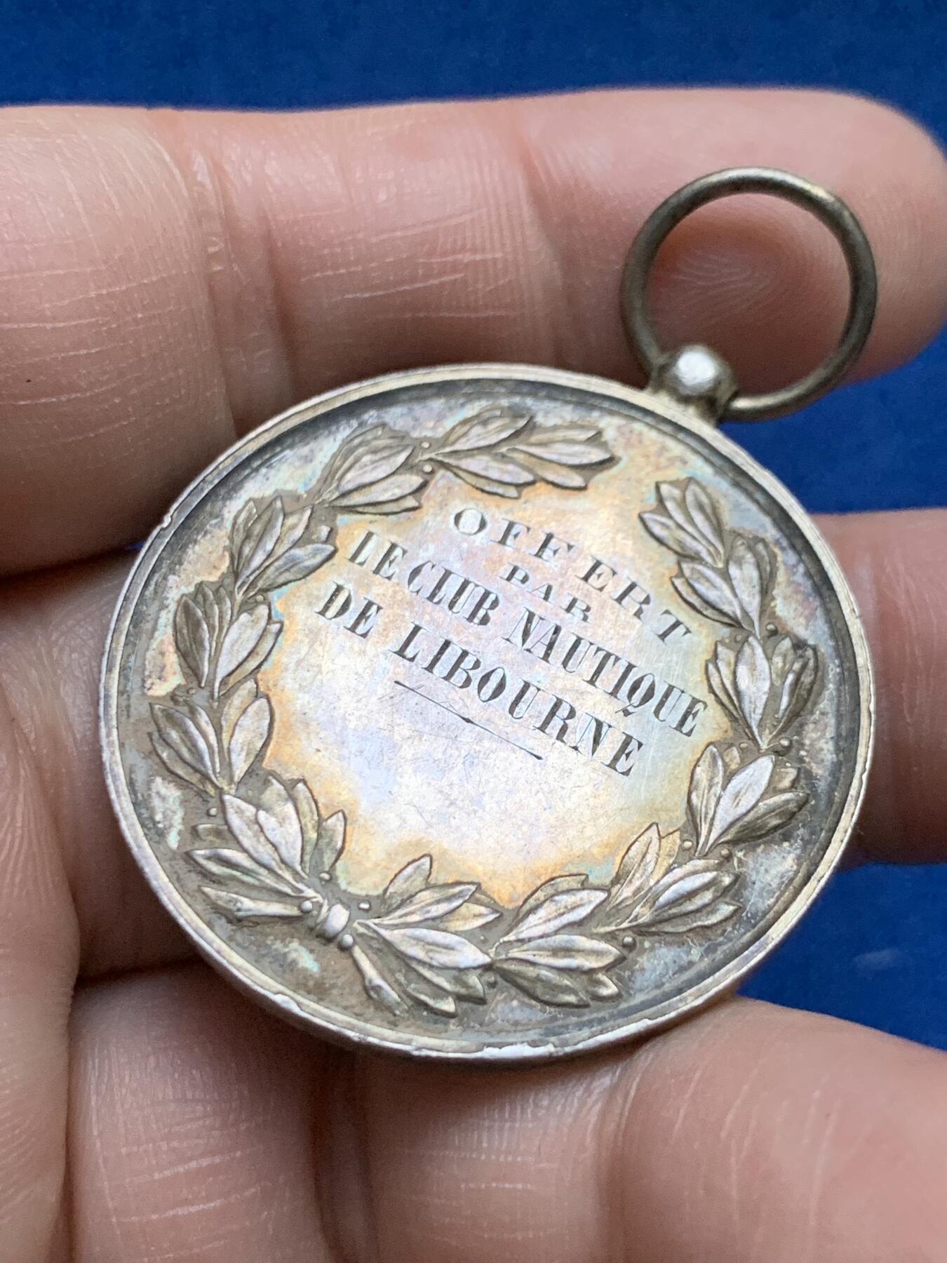 《竞宝斋》第375场 周日，周一，周二 3场连拍 （全场包邮） 法国利布尔讷银章，19.42g，36.8mm，野猪头戳在吊环上，边有轻磕