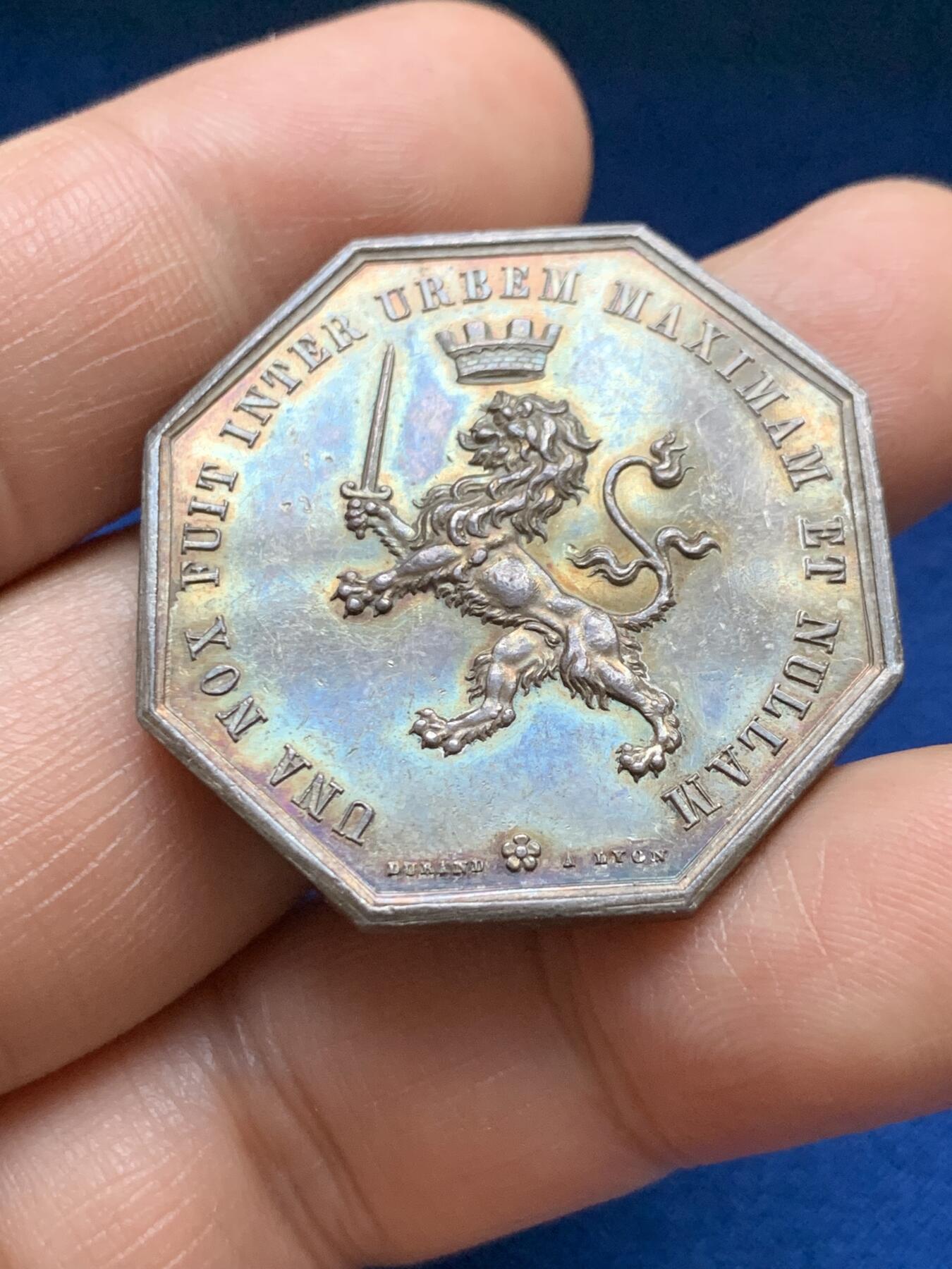 《竞宝斋》第375场 周日，周一，周二 3场连拍 （全场包邮） 法国里昂火灾保险公司八角银质代币，18.8g，34.7mm，油灯边铭