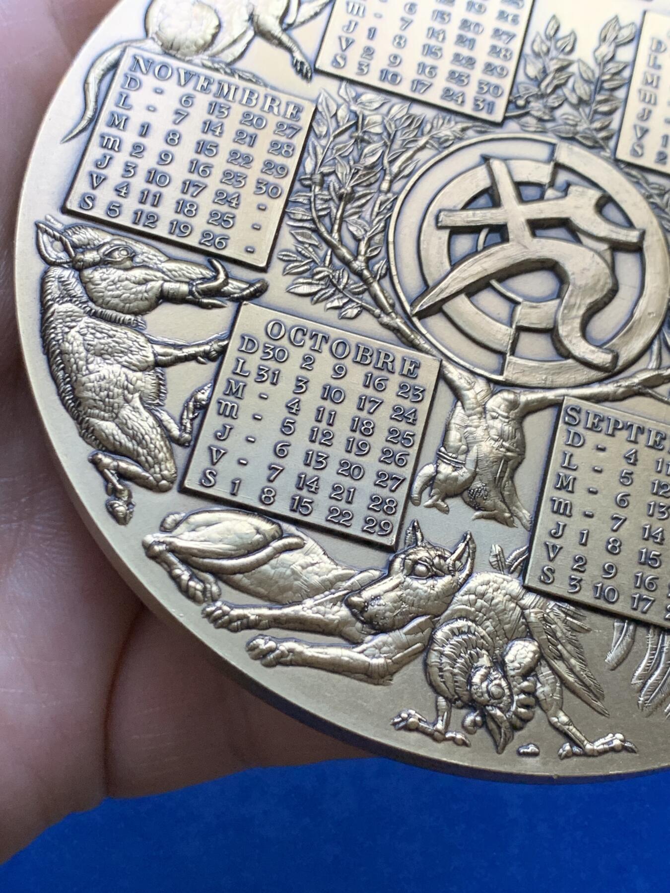 《竞宝斋》第375场 周日，周一，周二 3场连拍 （全场包邮） 1994年日历大铜章 364g 96mm 丰饶角边铭