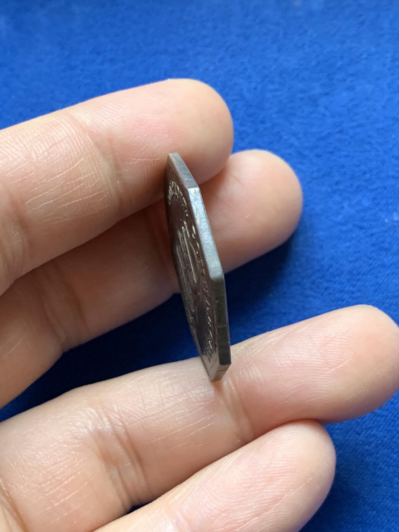 《竞宝斋》第375场 周日，周一，周二 3场连拍 （全场包邮） 法国八角银章，塞纳省信贷银行，12.66g，30.4mm，早期无边铭，流银